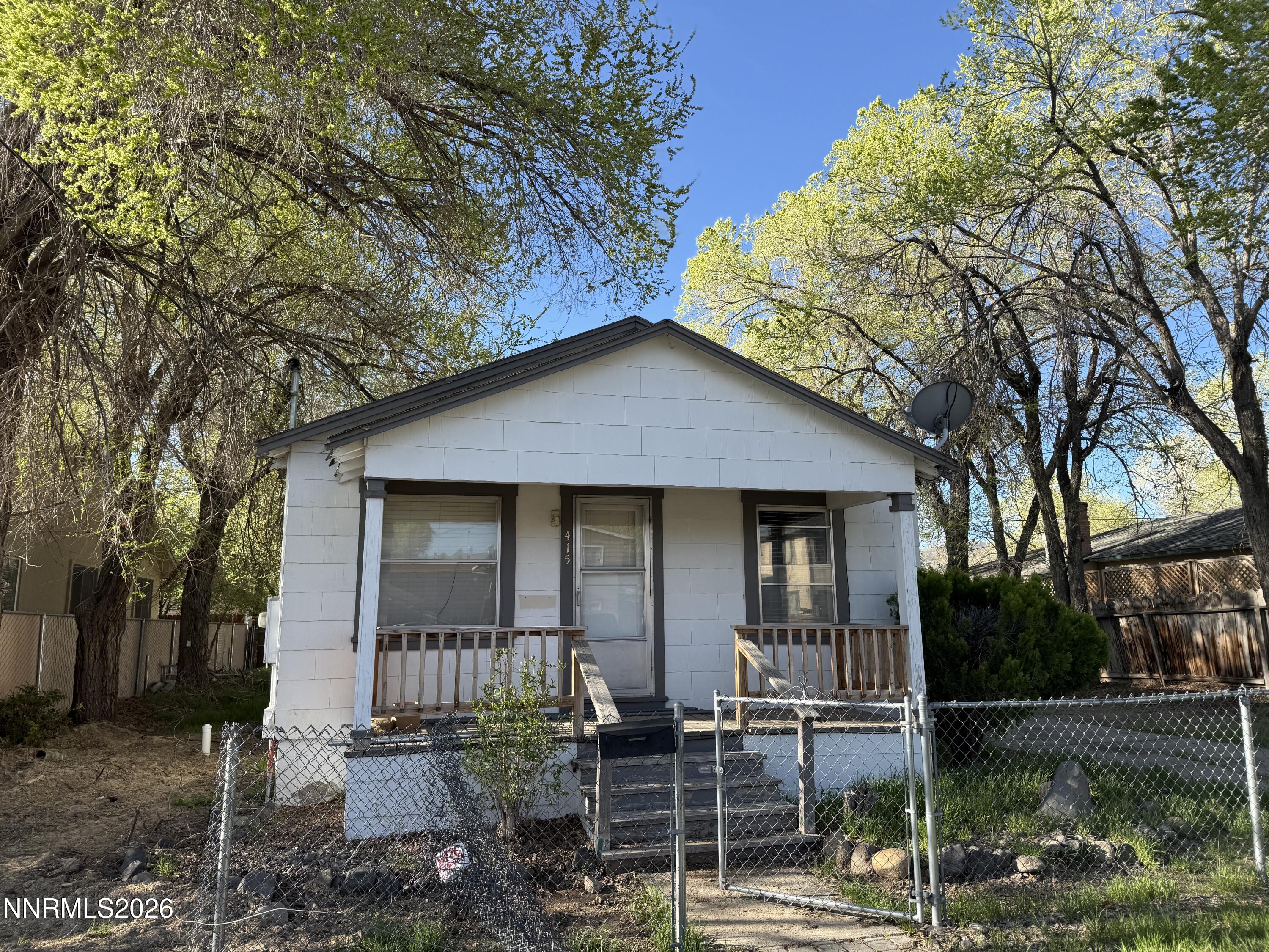 415 E Lee Street Property Photo 1
