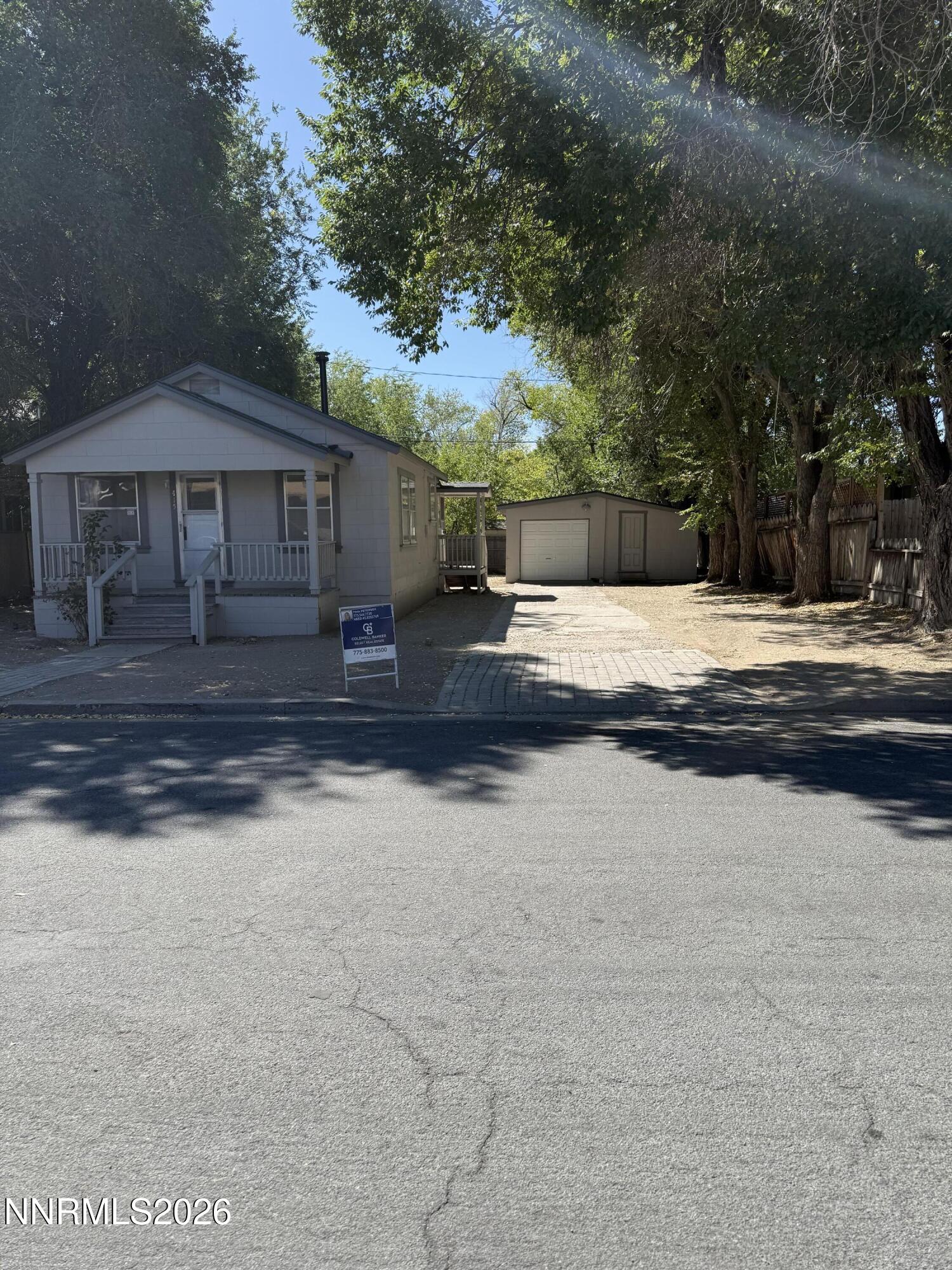 415 E Lee Street Property Photo 2