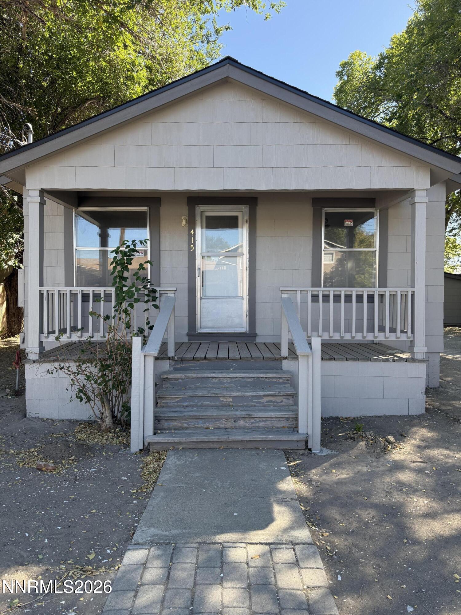 415 E Lee Street Property Photo 2