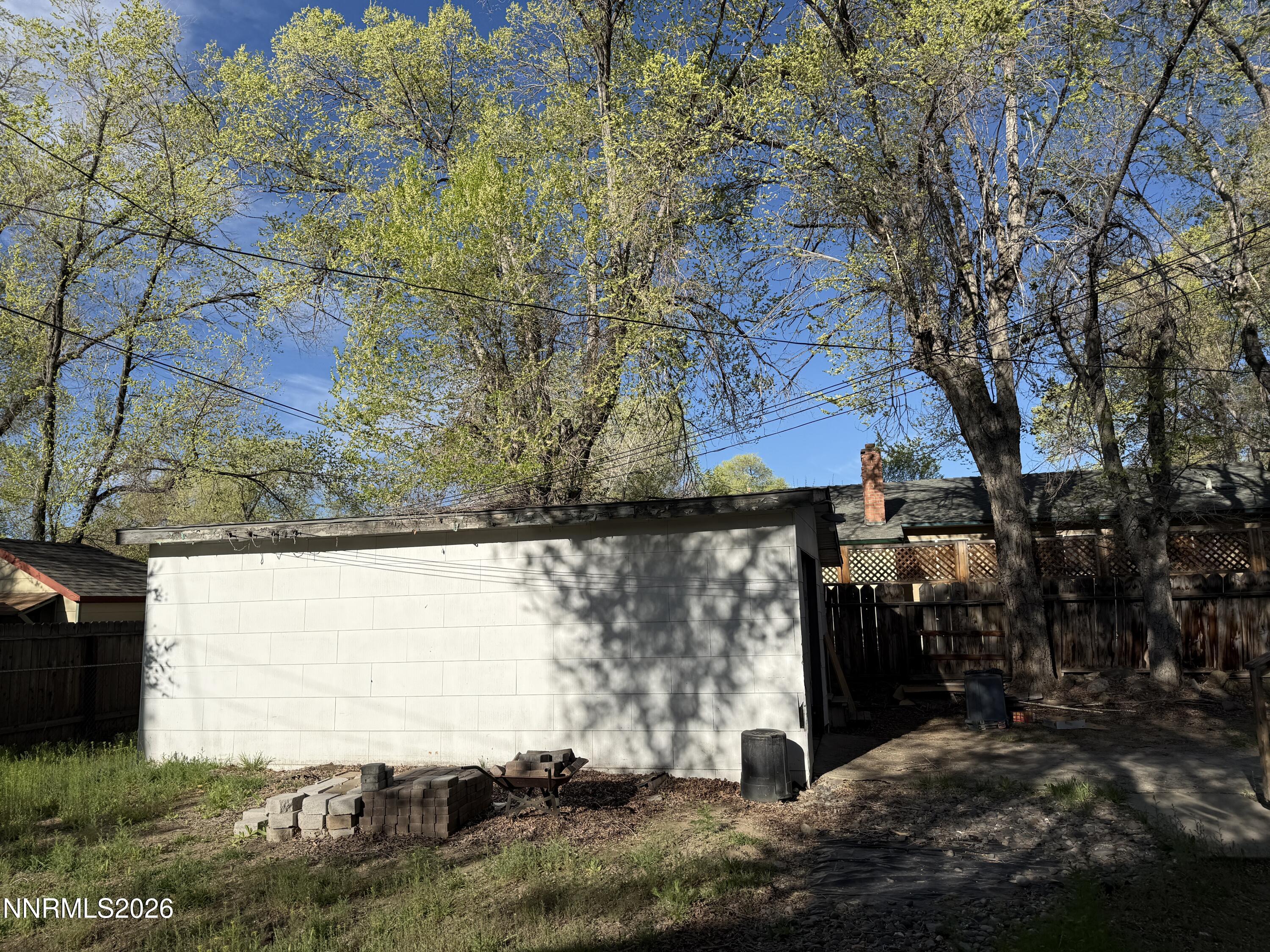 415 E Lee Street Property Photo 7