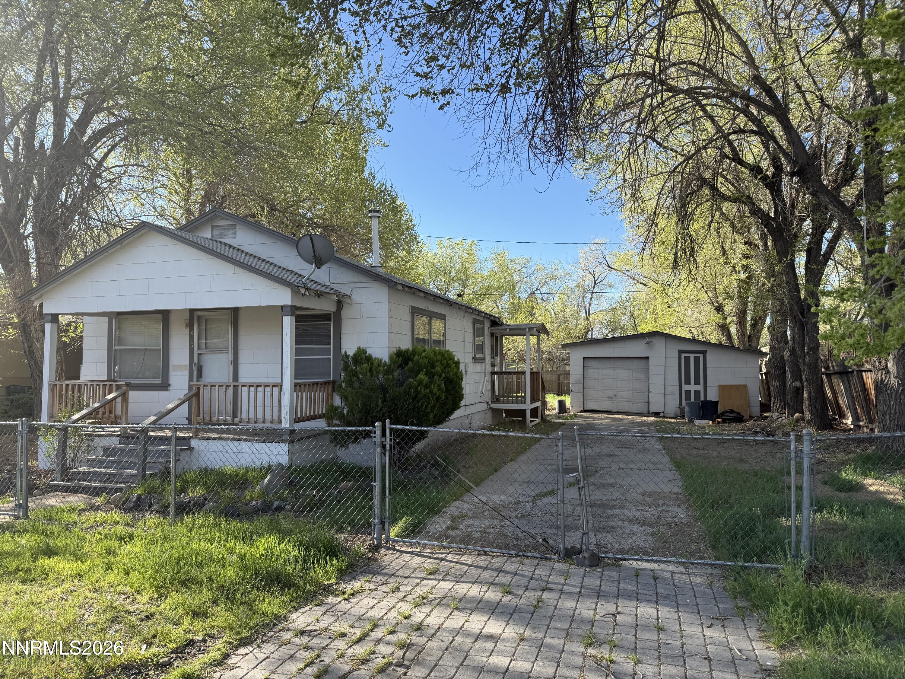 415 E Lee Street Property Photo 8