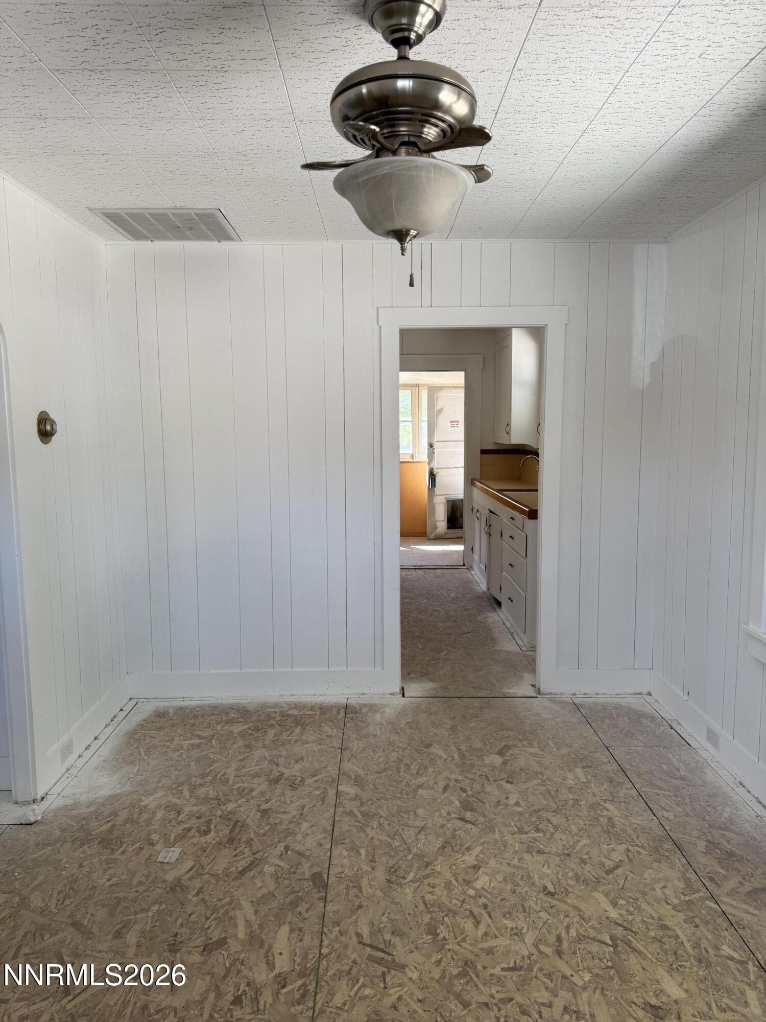 415 E Lee Street Property Photo 8