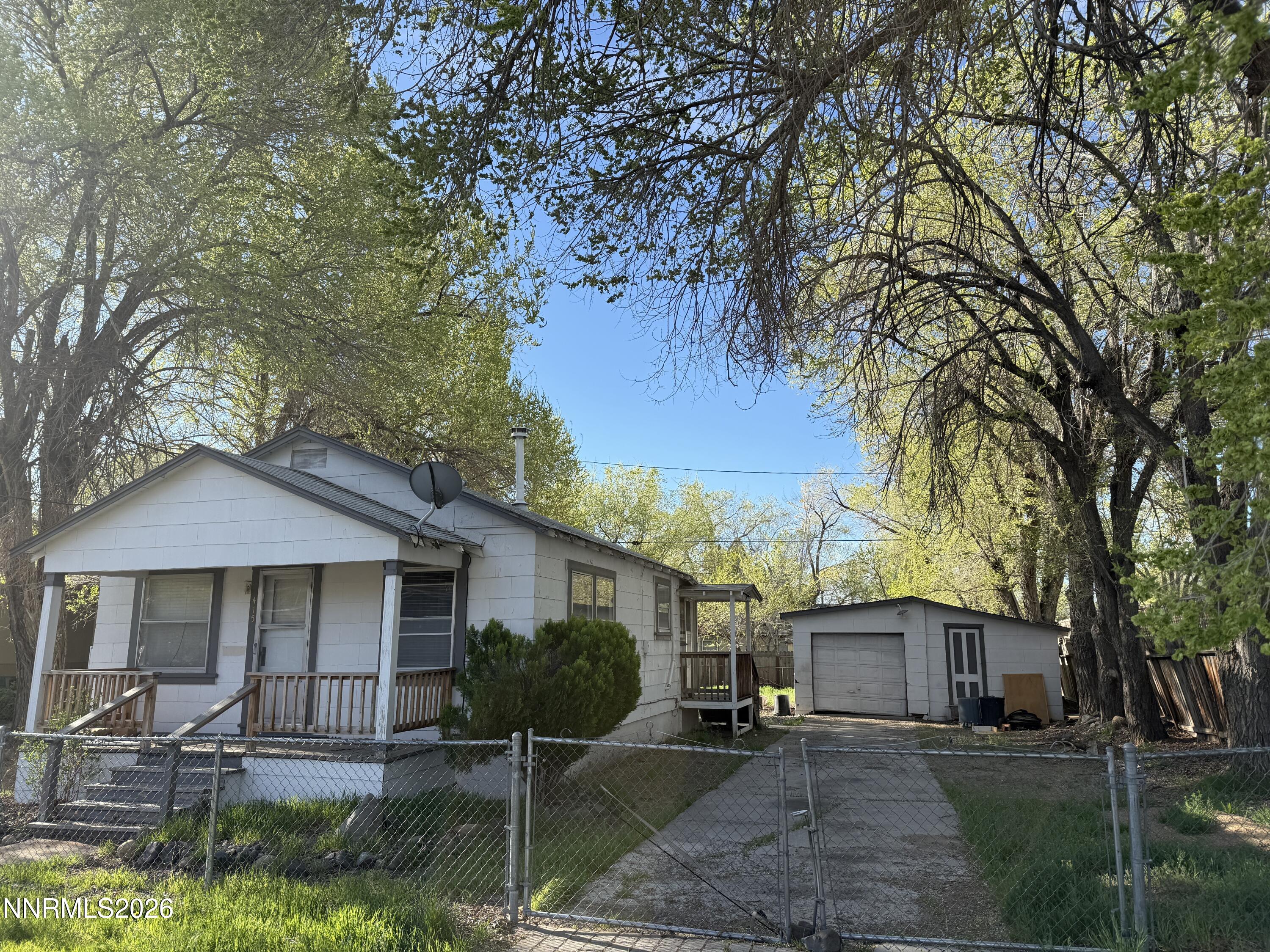 415 E Lee Street Property Photo 9