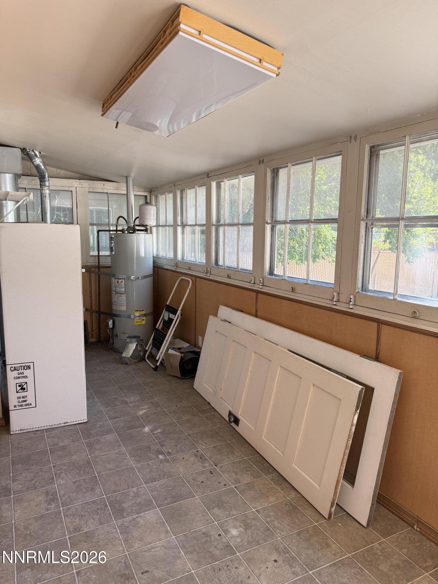 415 E Lee Street Property Photo 10