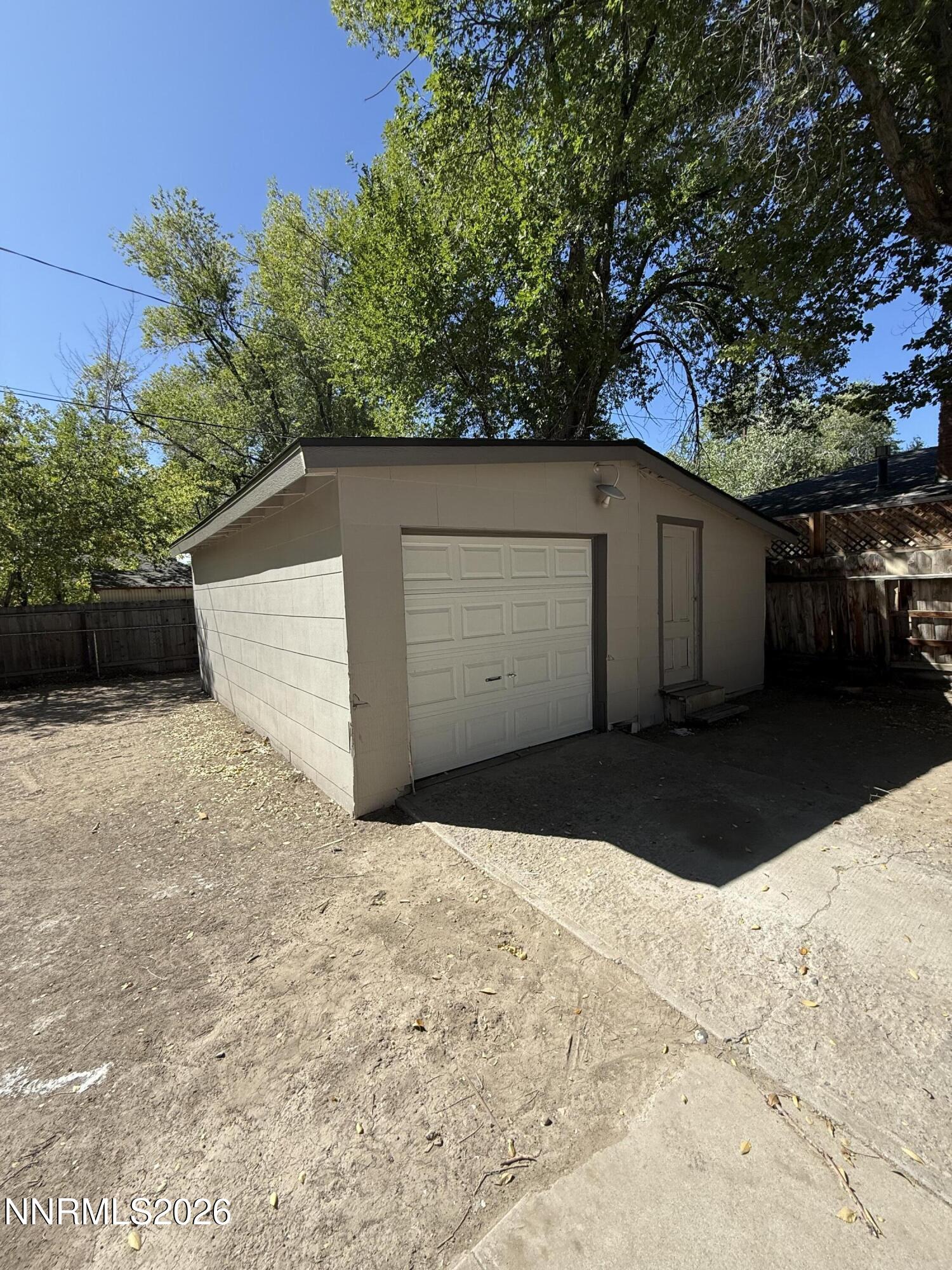 415 E Lee Street Property Photo 12
