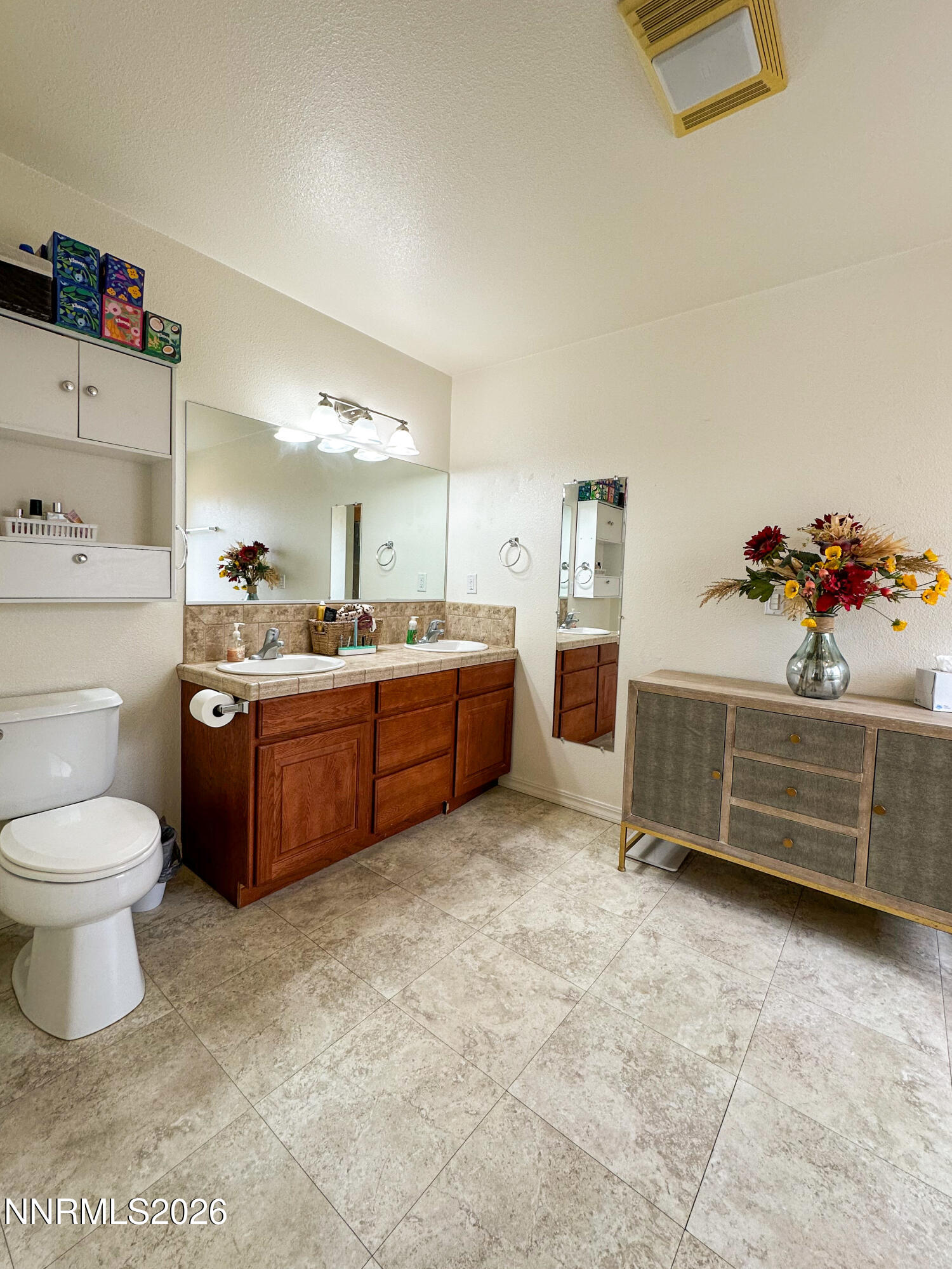 300 Mesa Way Property Photo 9