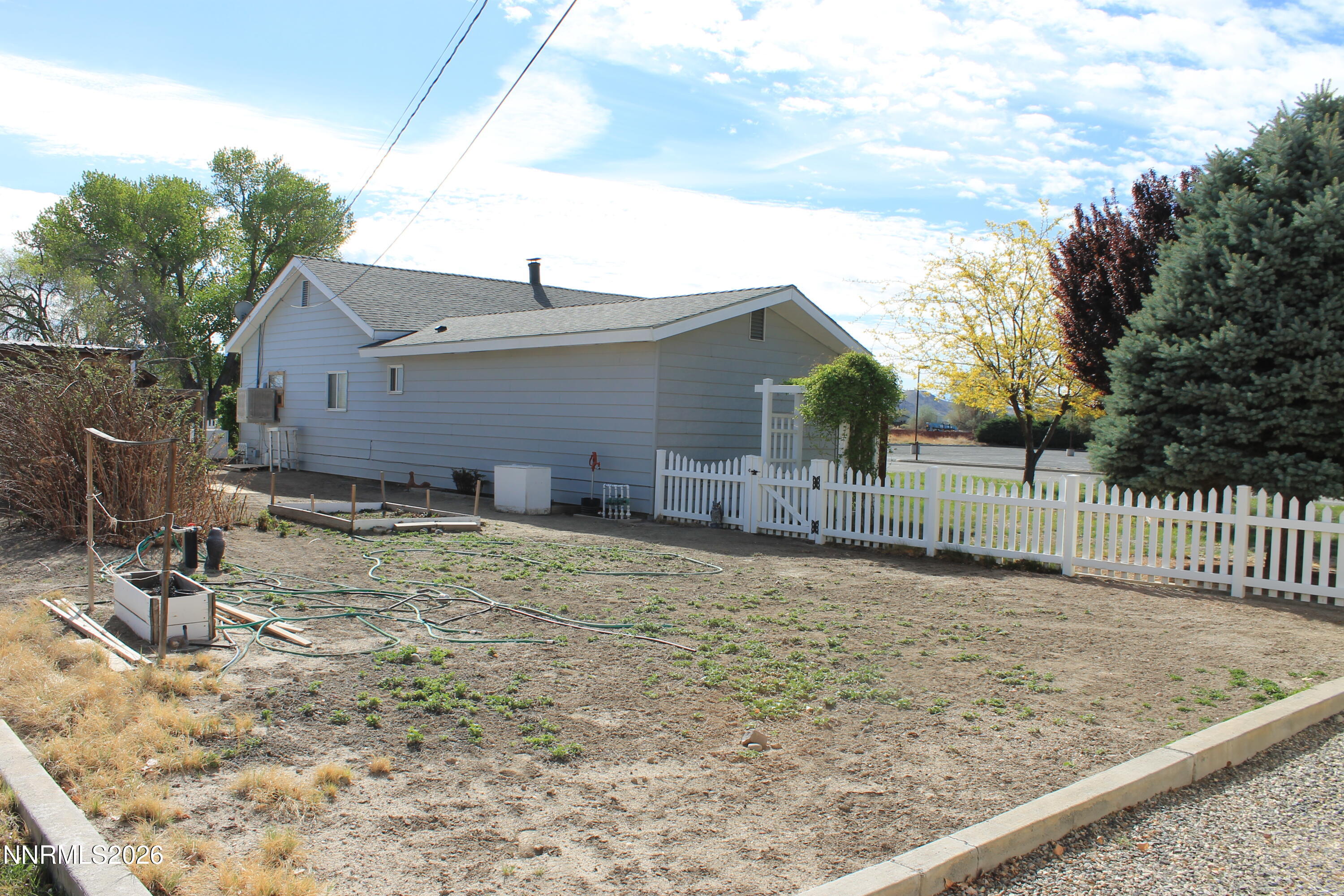 320 Reyes Way Property Photo 7