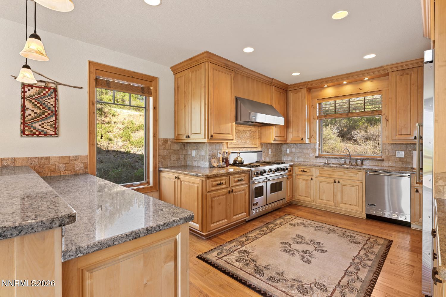 38 S Point Place Property Photo 8