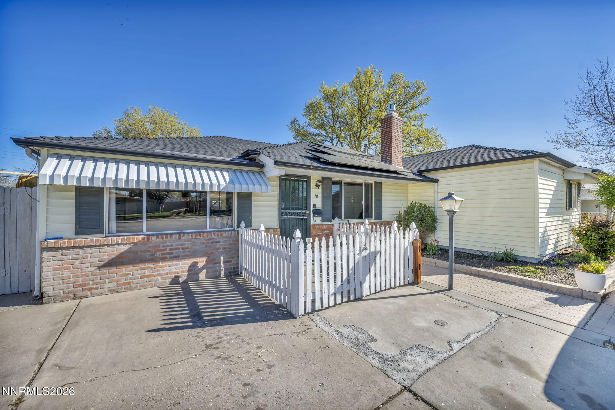 18 E Prater Way Property Photo 1