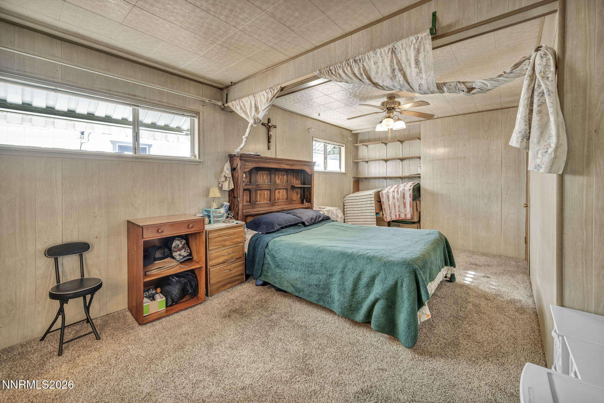 18 E Prater Way Property Photo 17
