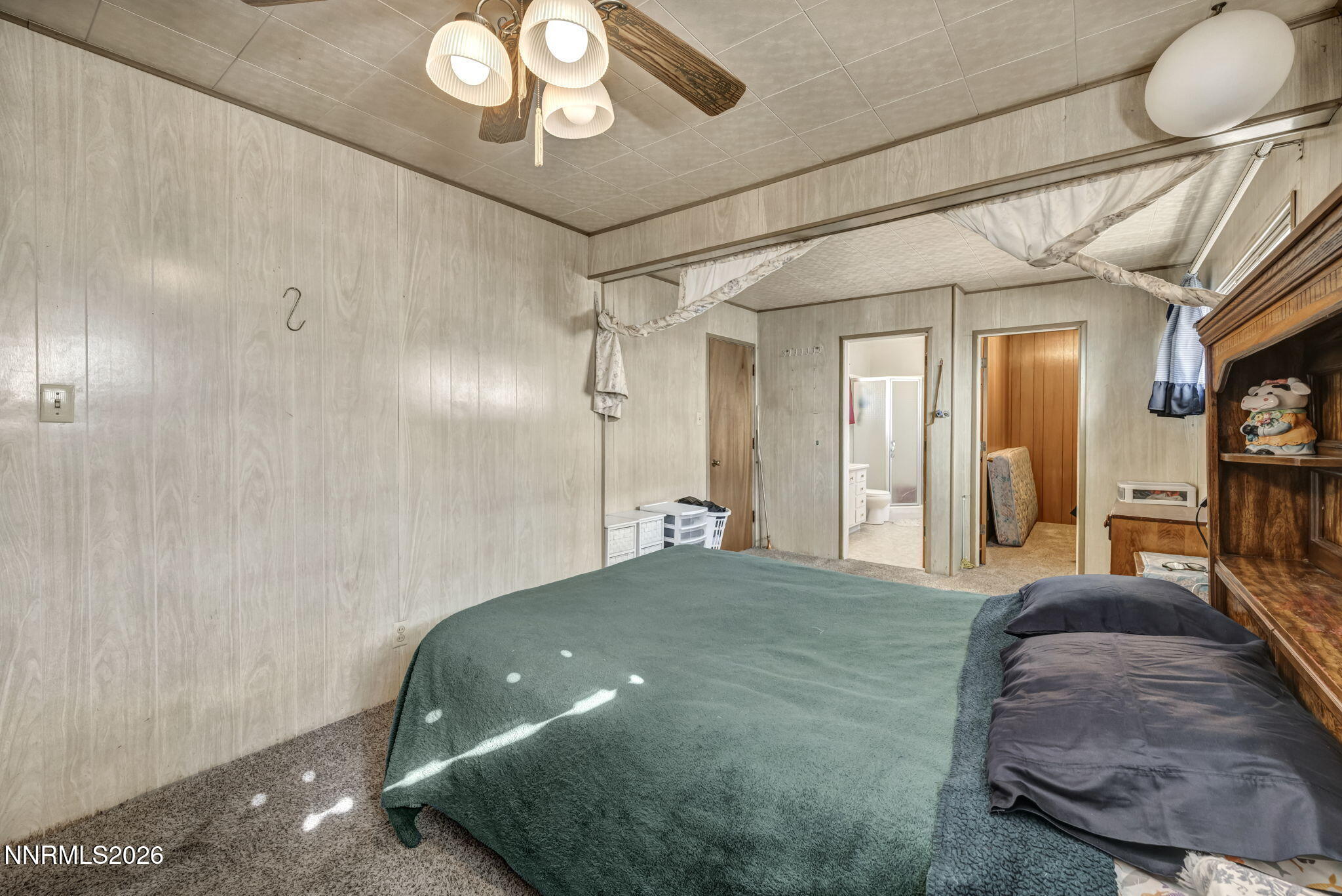 18 E Prater Way Property Photo 22