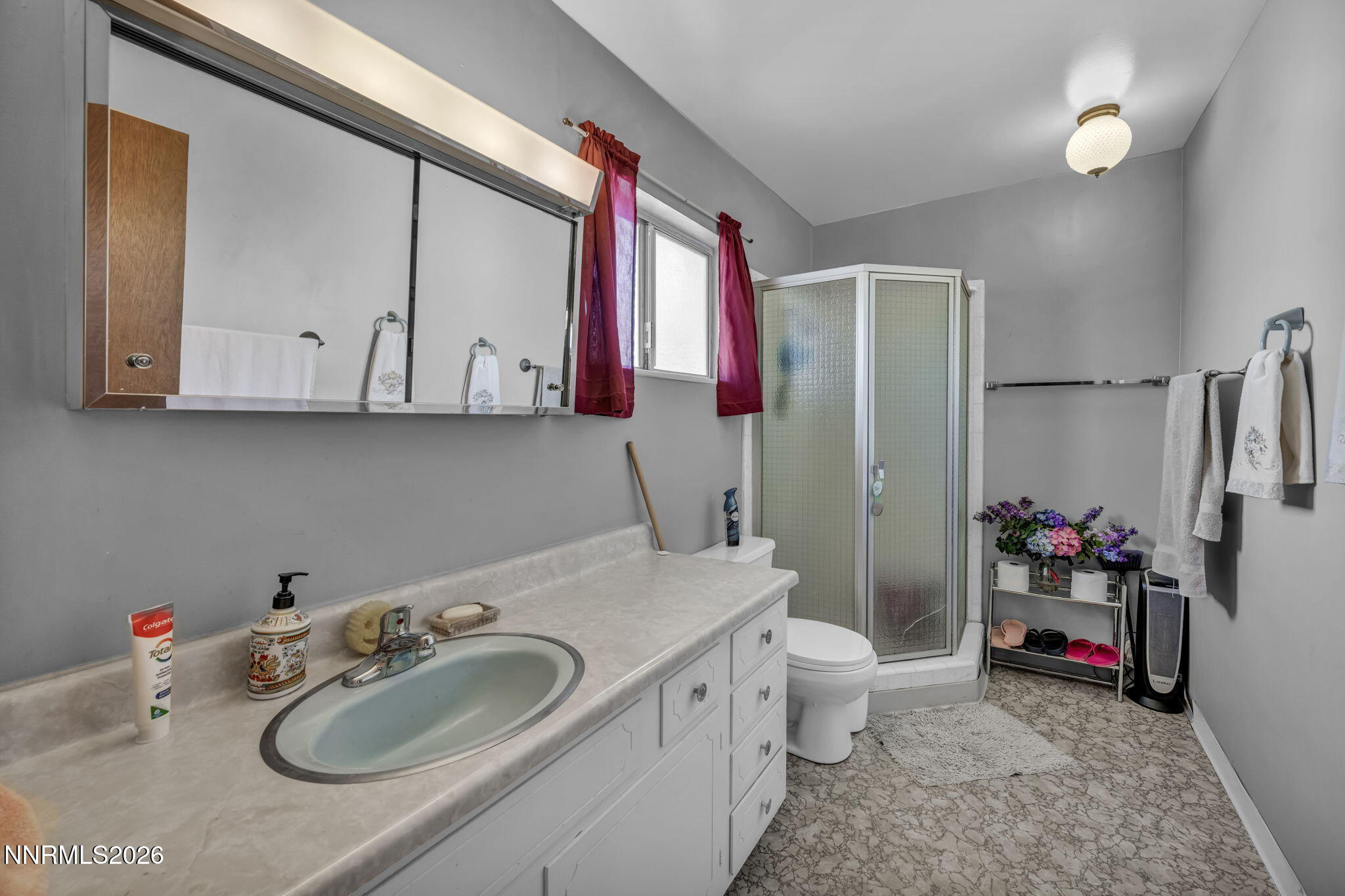 18 E Prater Way Property Photo 23