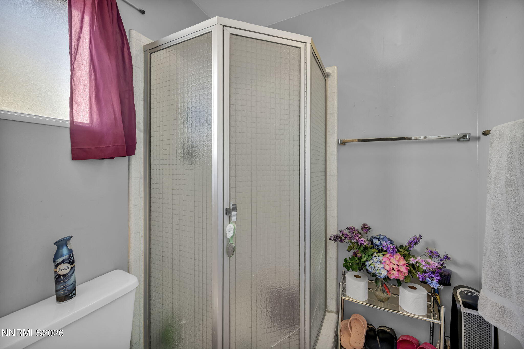 18 E Prater Way Property Photo 24