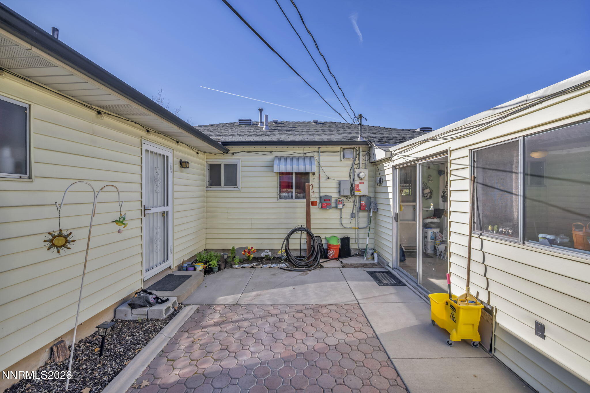 18 E Prater Way Property Photo 26