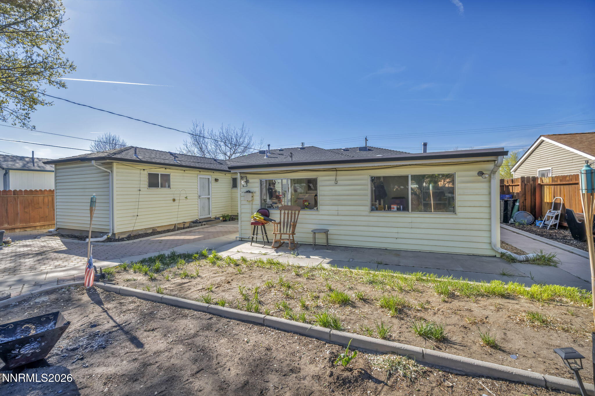 18 E Prater Way Property Photo 27