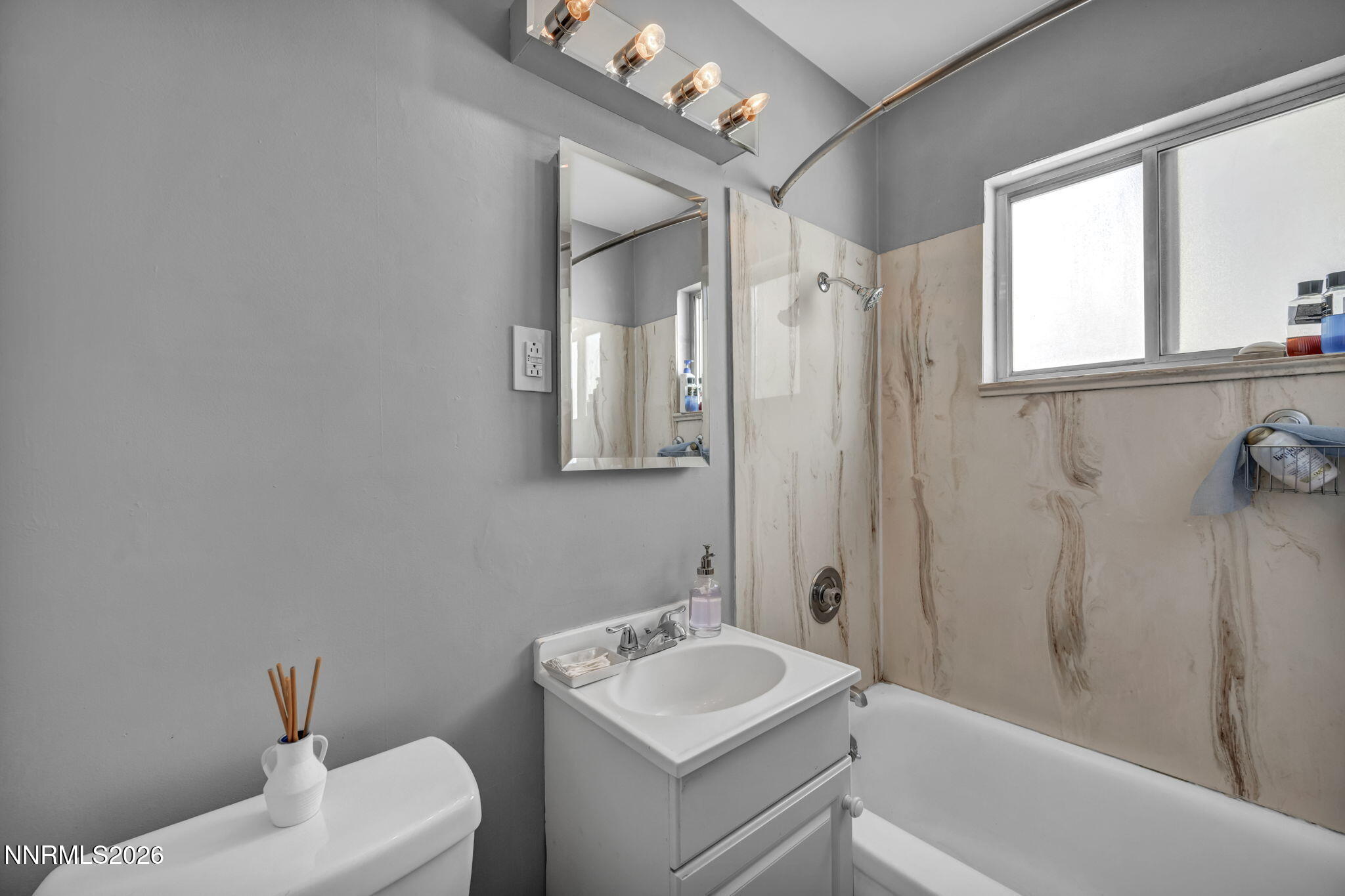 18 E Prater Way Property Photo 29