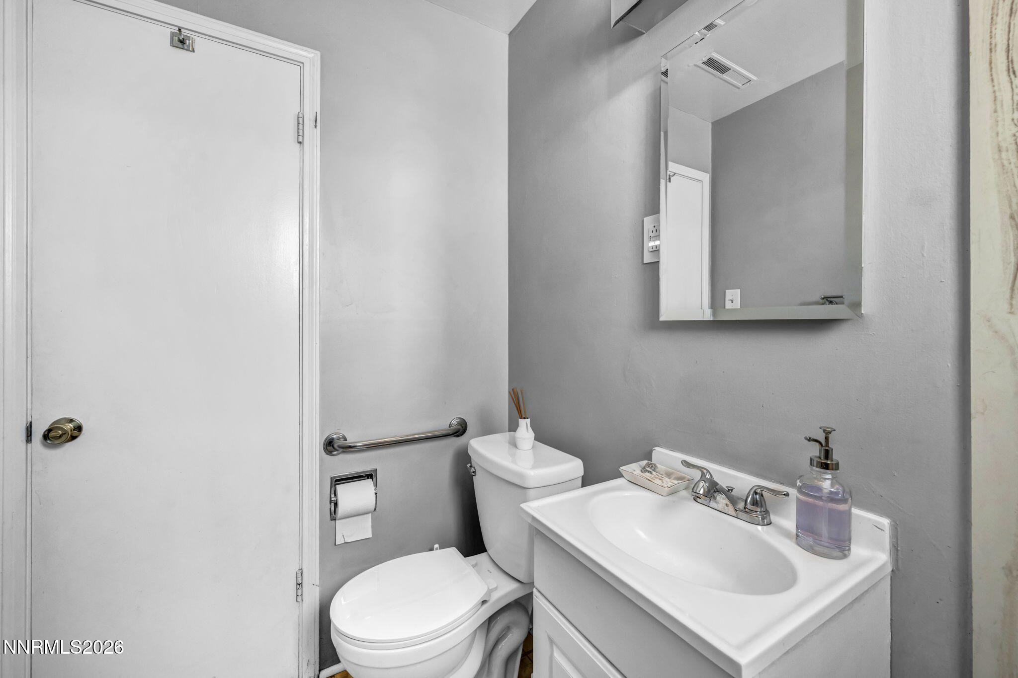 18 E Prater Way Property Photo 34