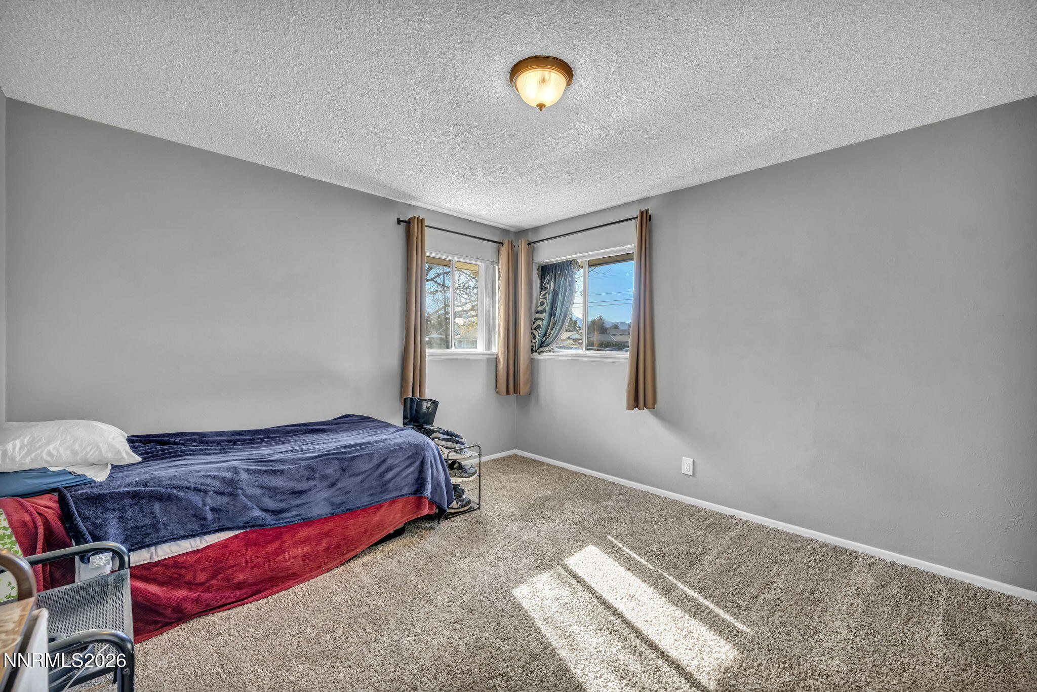 18 E Prater Way Property Photo 35