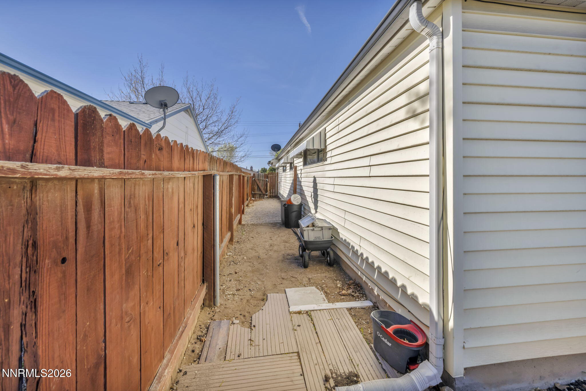 18 E Prater Way Property Photo 42