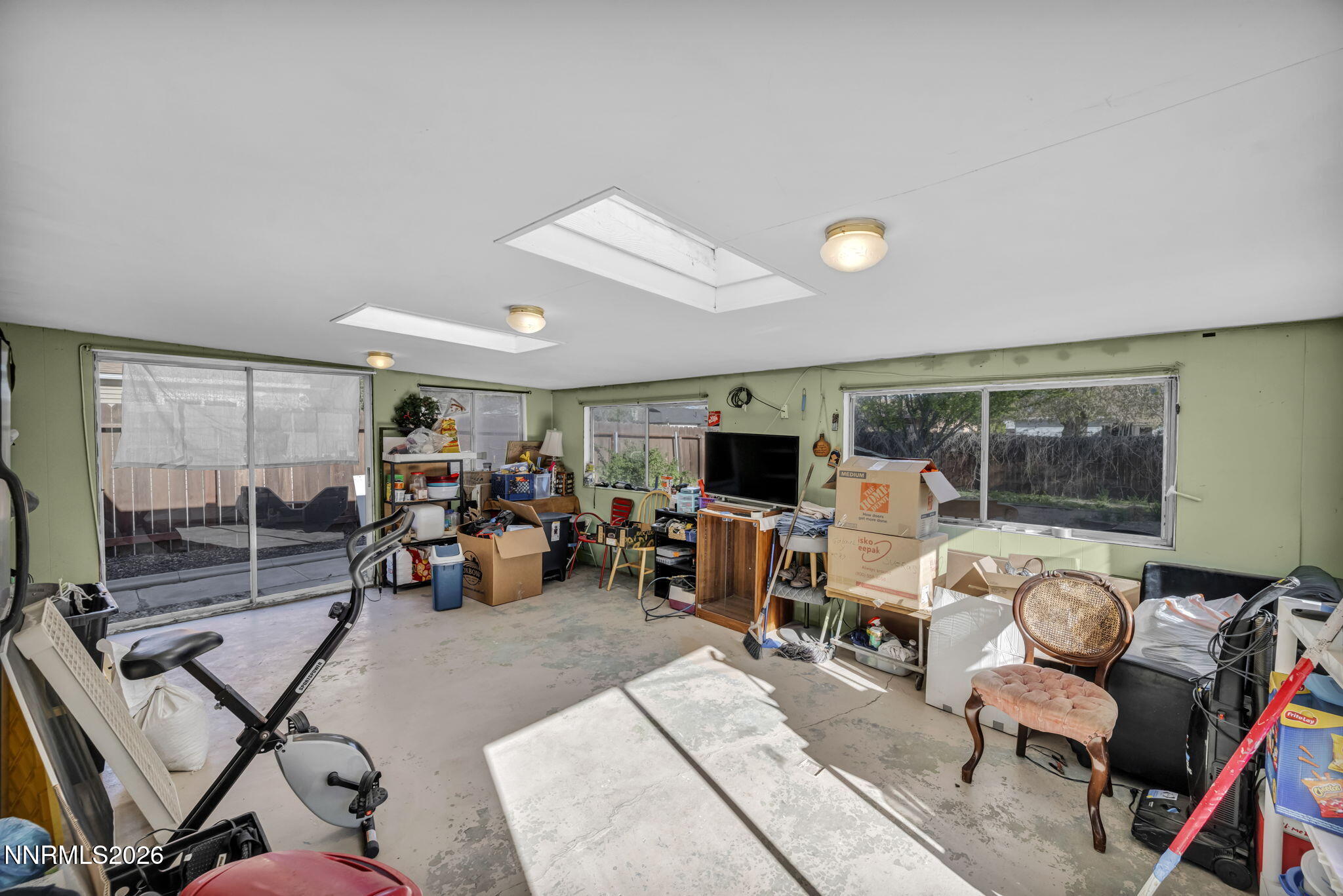 18 E Prater Way Property Photo 43