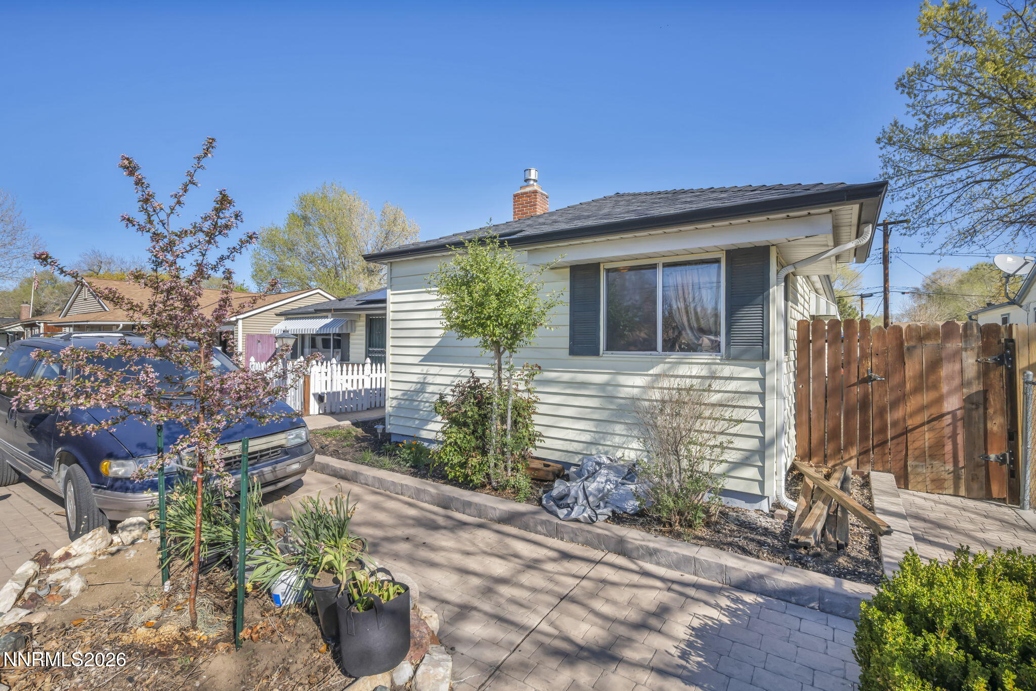 18 E Prater Way Property Photo 47