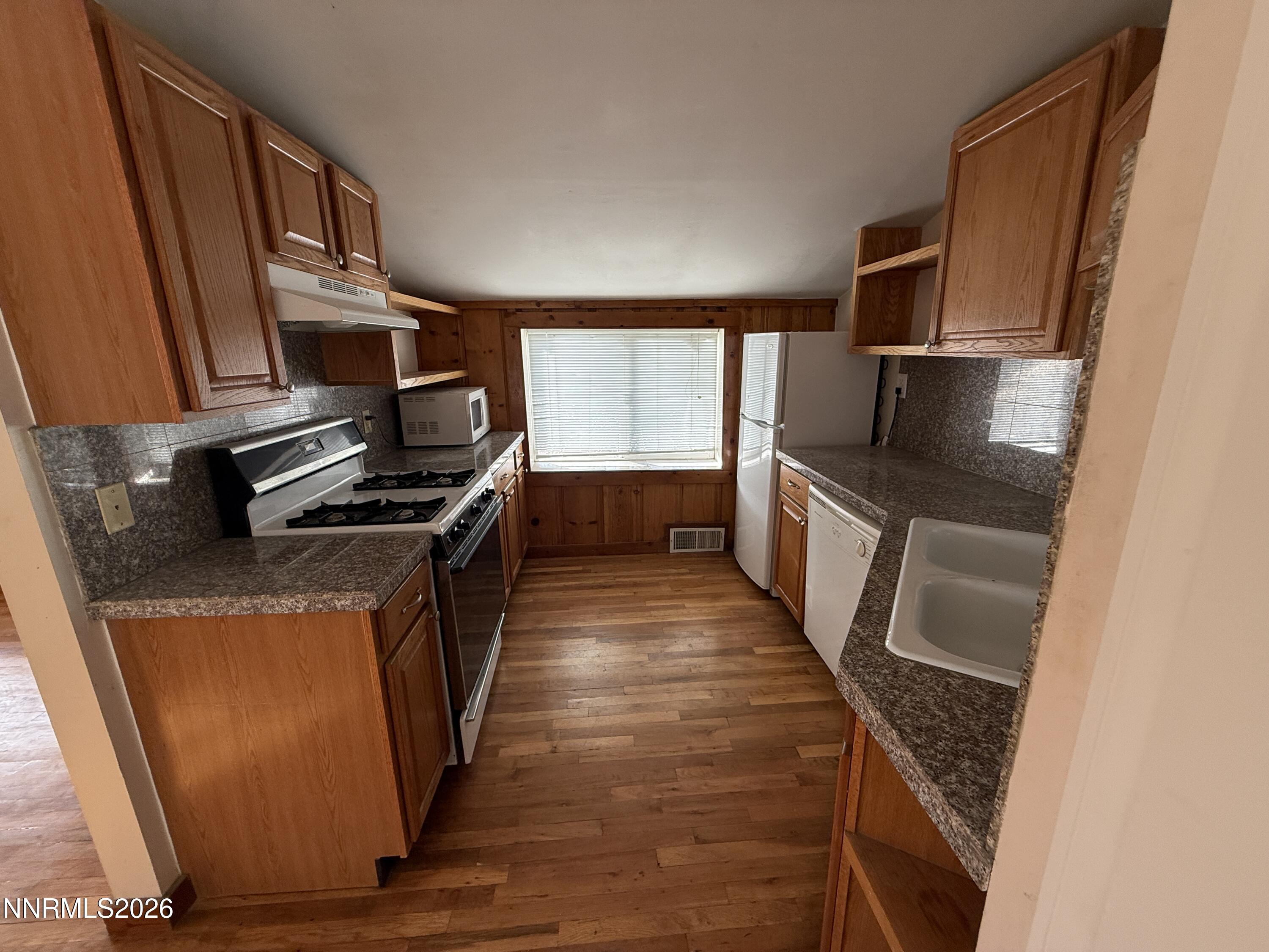 1610 N Stewart Street Property Photo 3