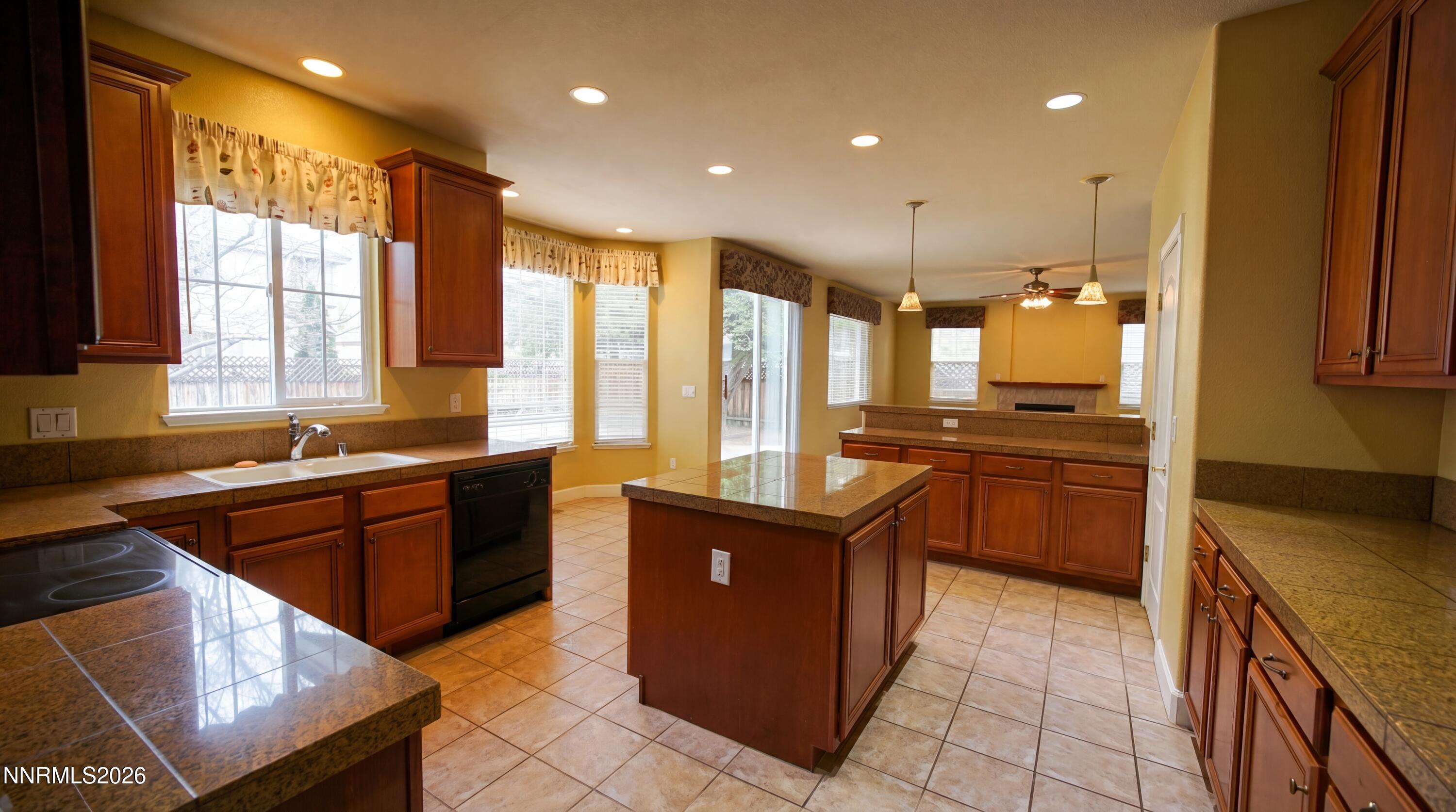 2740 E D'arcy Court Property Photo 13
