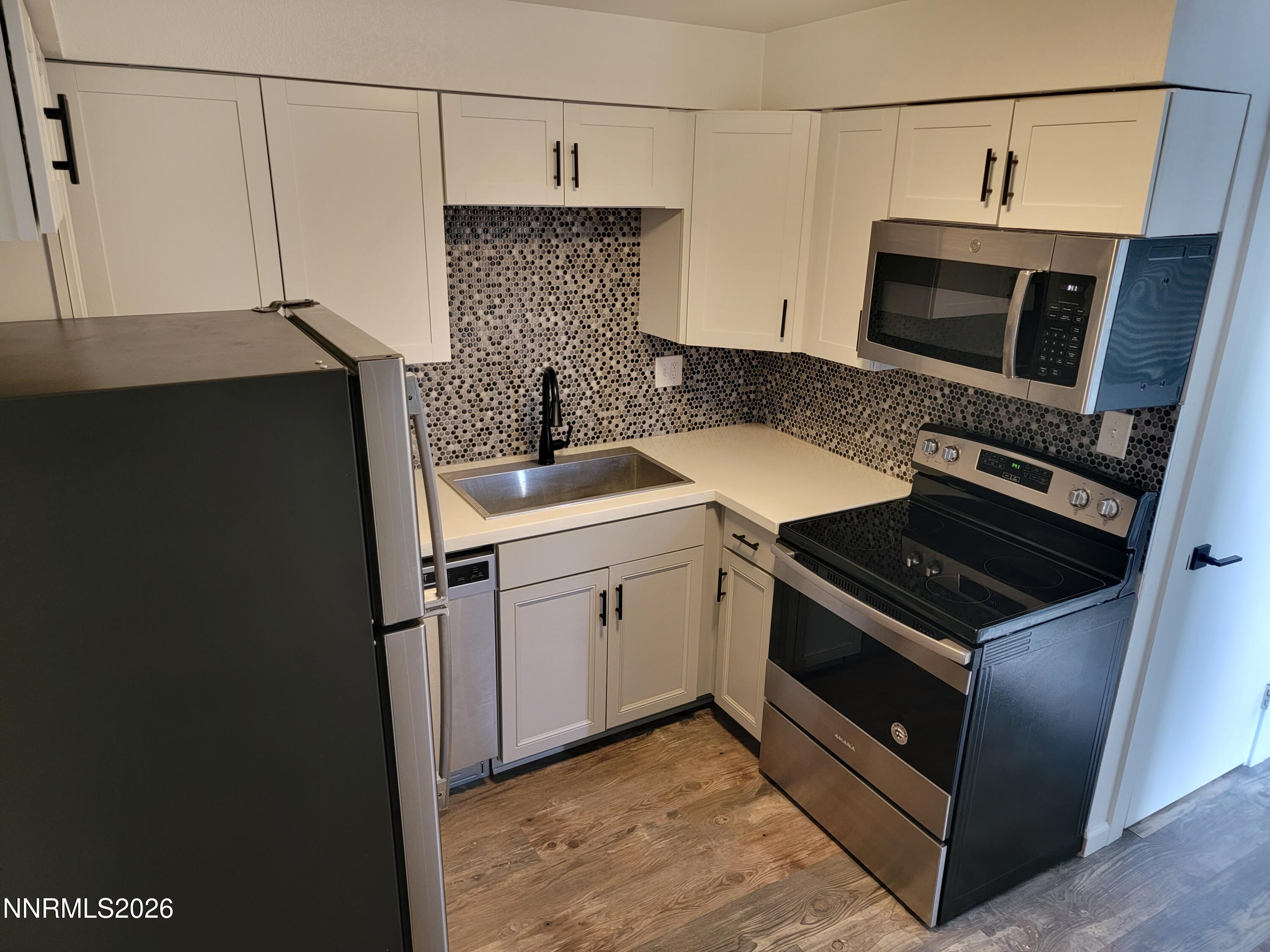1101 E Taylor Street Property Photo 7