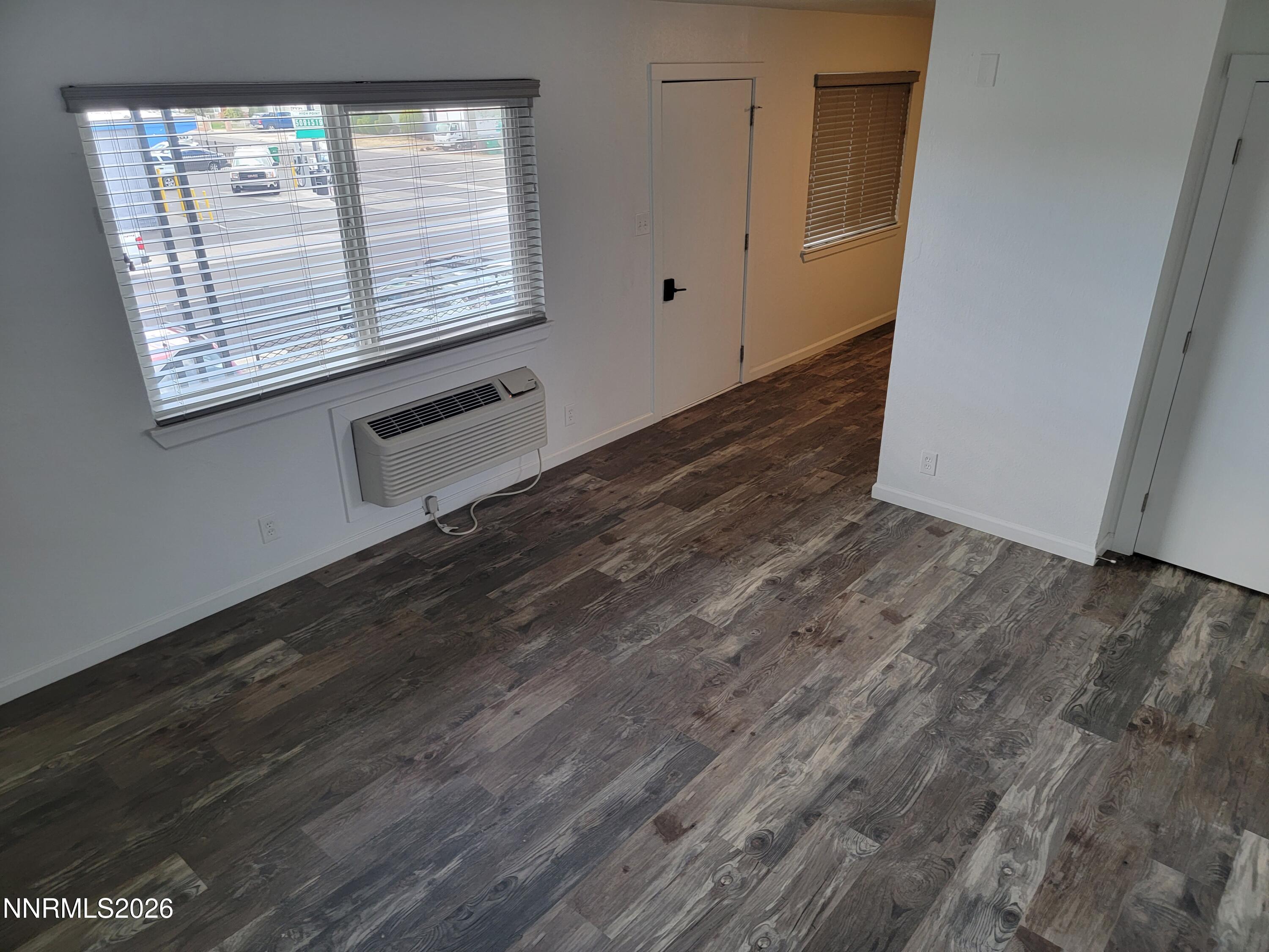 1101 E Taylor Street Property Photo 10