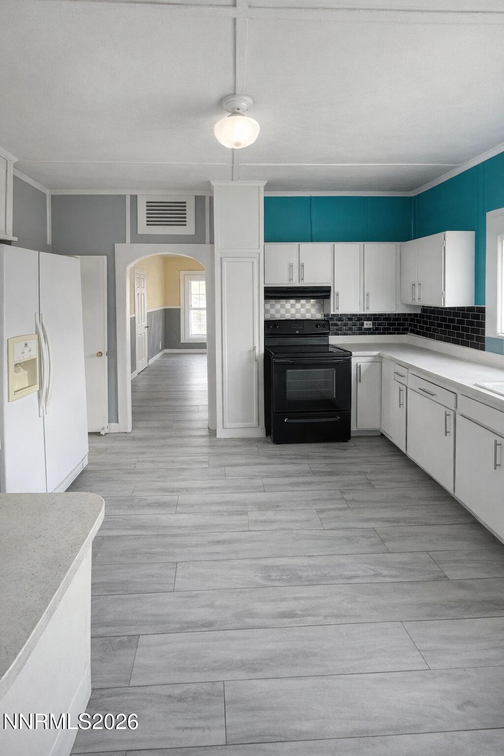 697 S Mc Lean Street Property Photo 6