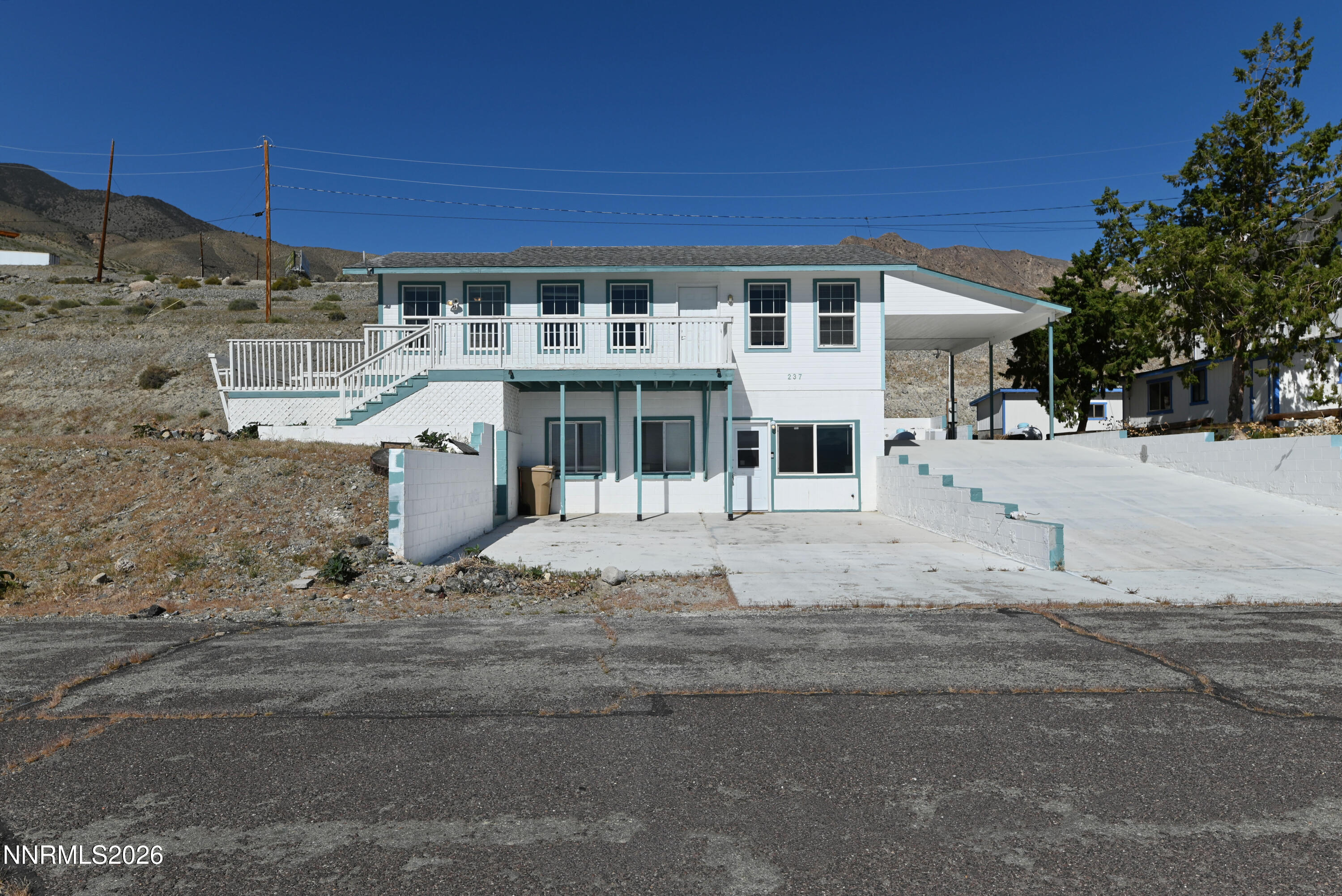 237 Lakeshore Drive Property Photo 2