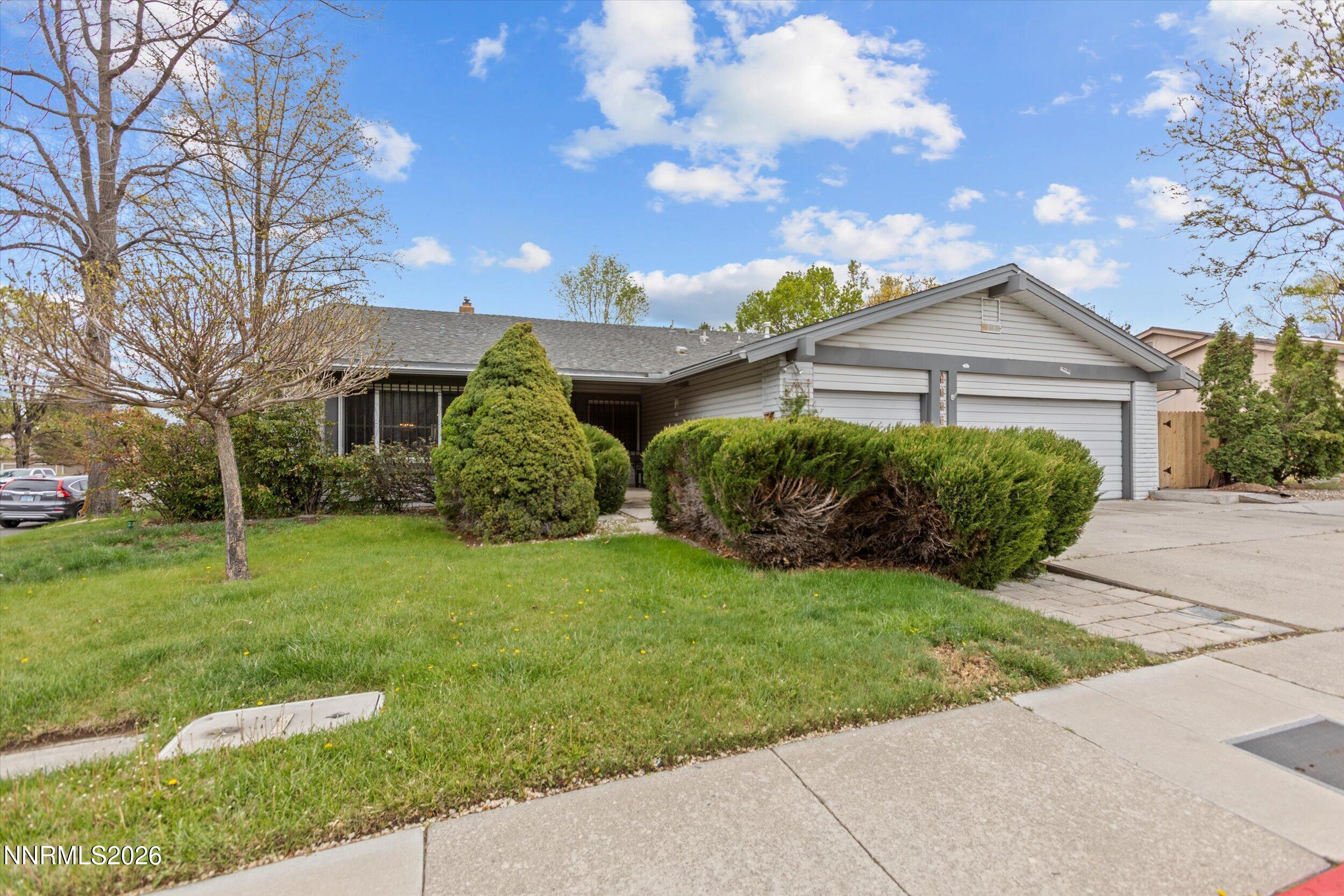 4960 Lakeside Drive Property Photo 3