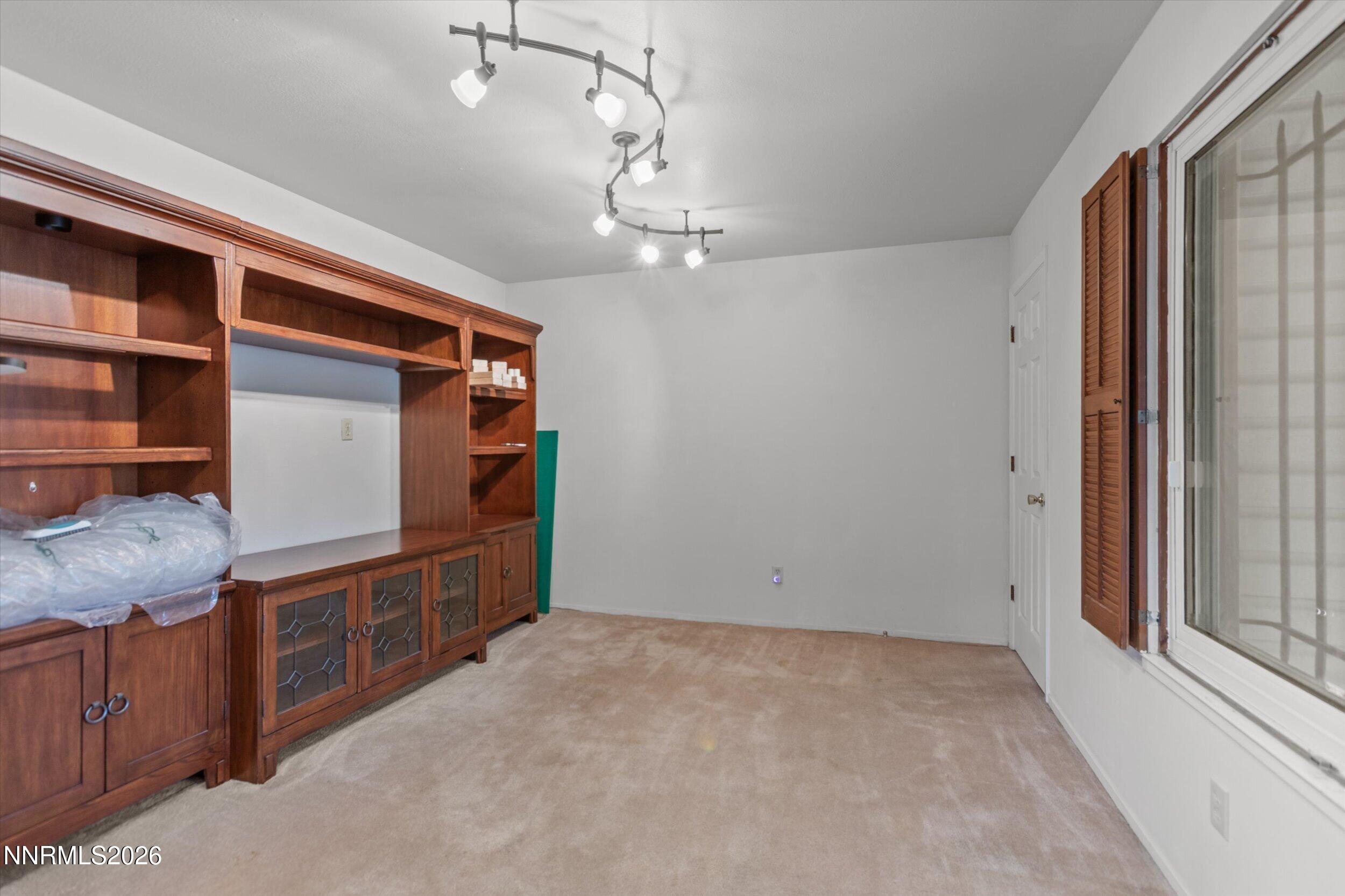 4960 Lakeside Drive Property Photo 4