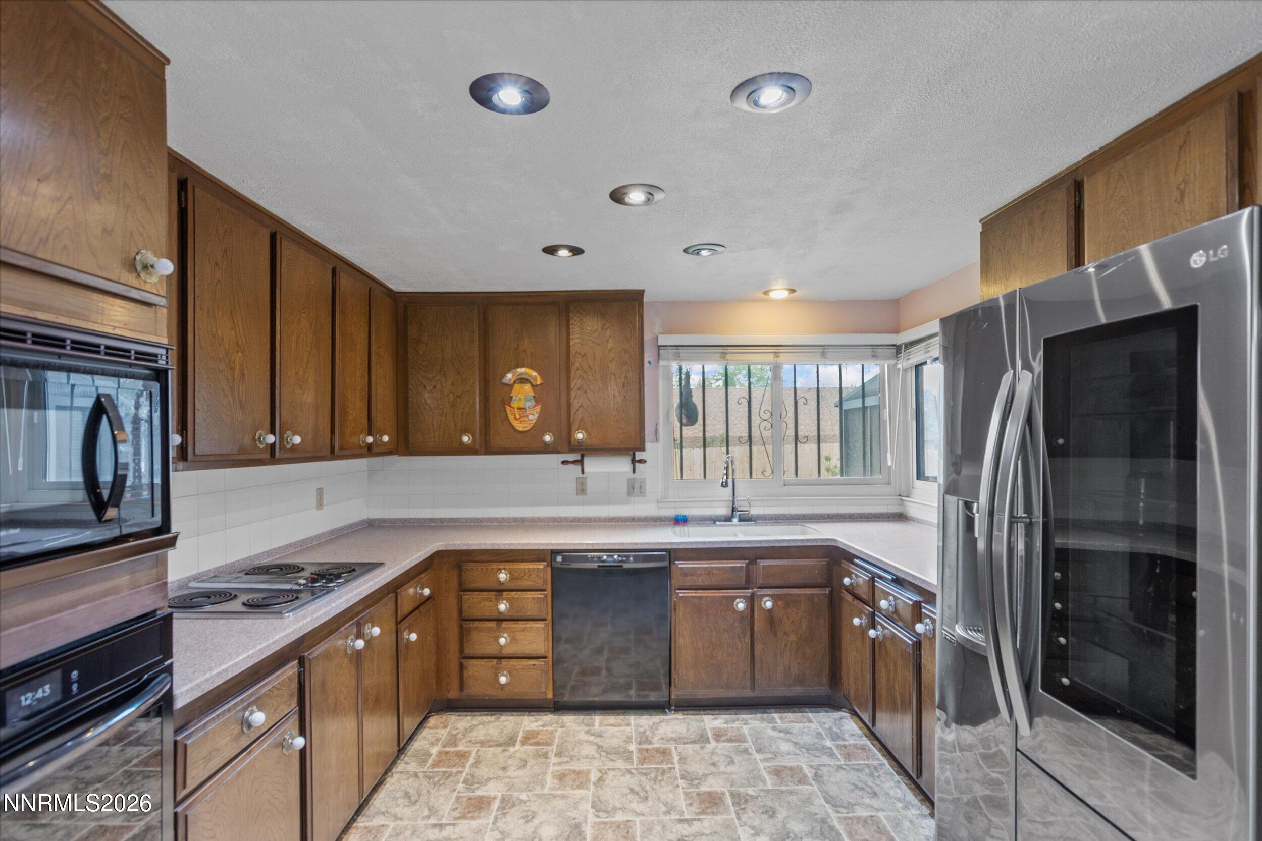 4960 Lakeside Drive Property Photo 12