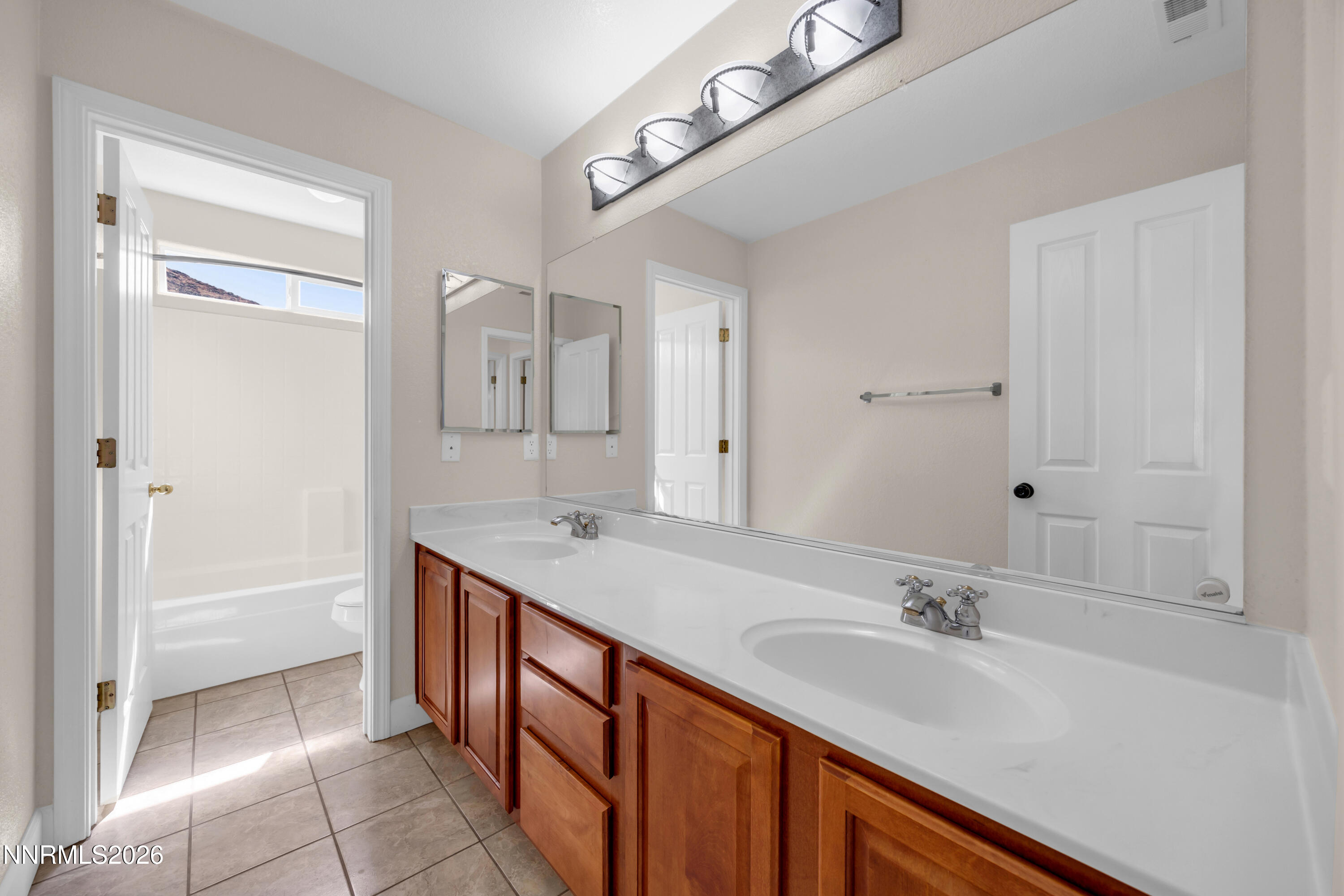 2926 E Nashua Place Property Photo 28