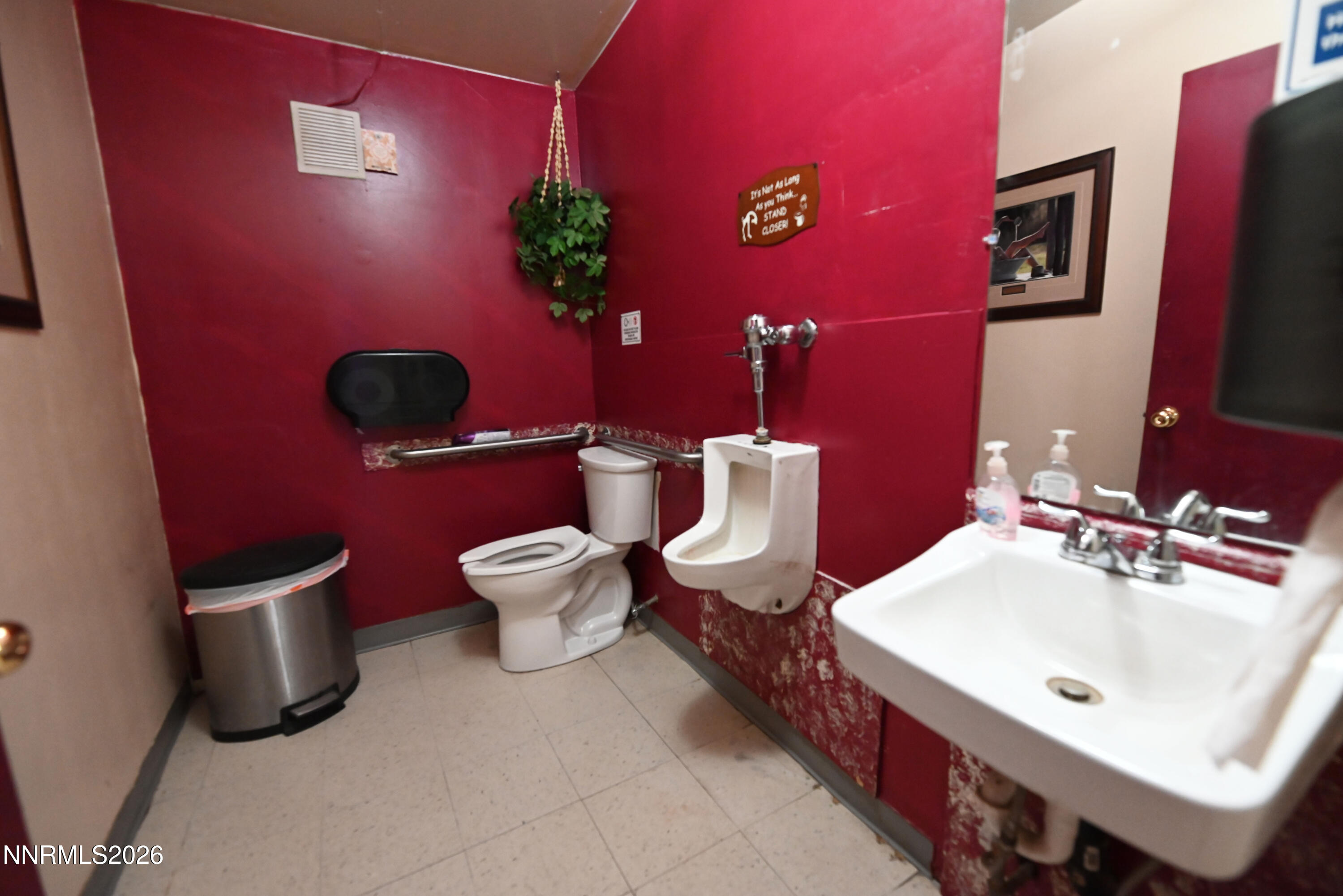 1000 Front Street Property Photo 6