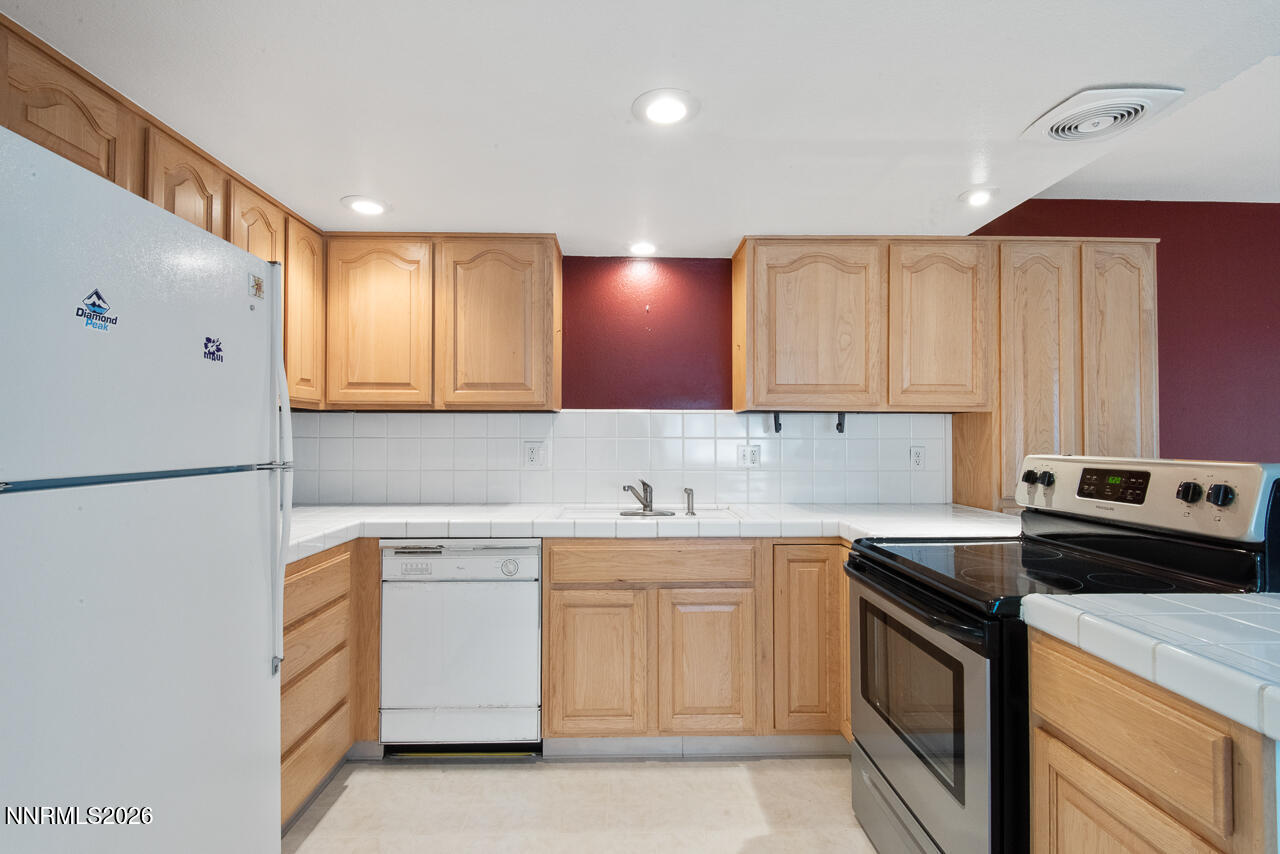 971 Fairway Boulevard Unit 1 Property Photo 22