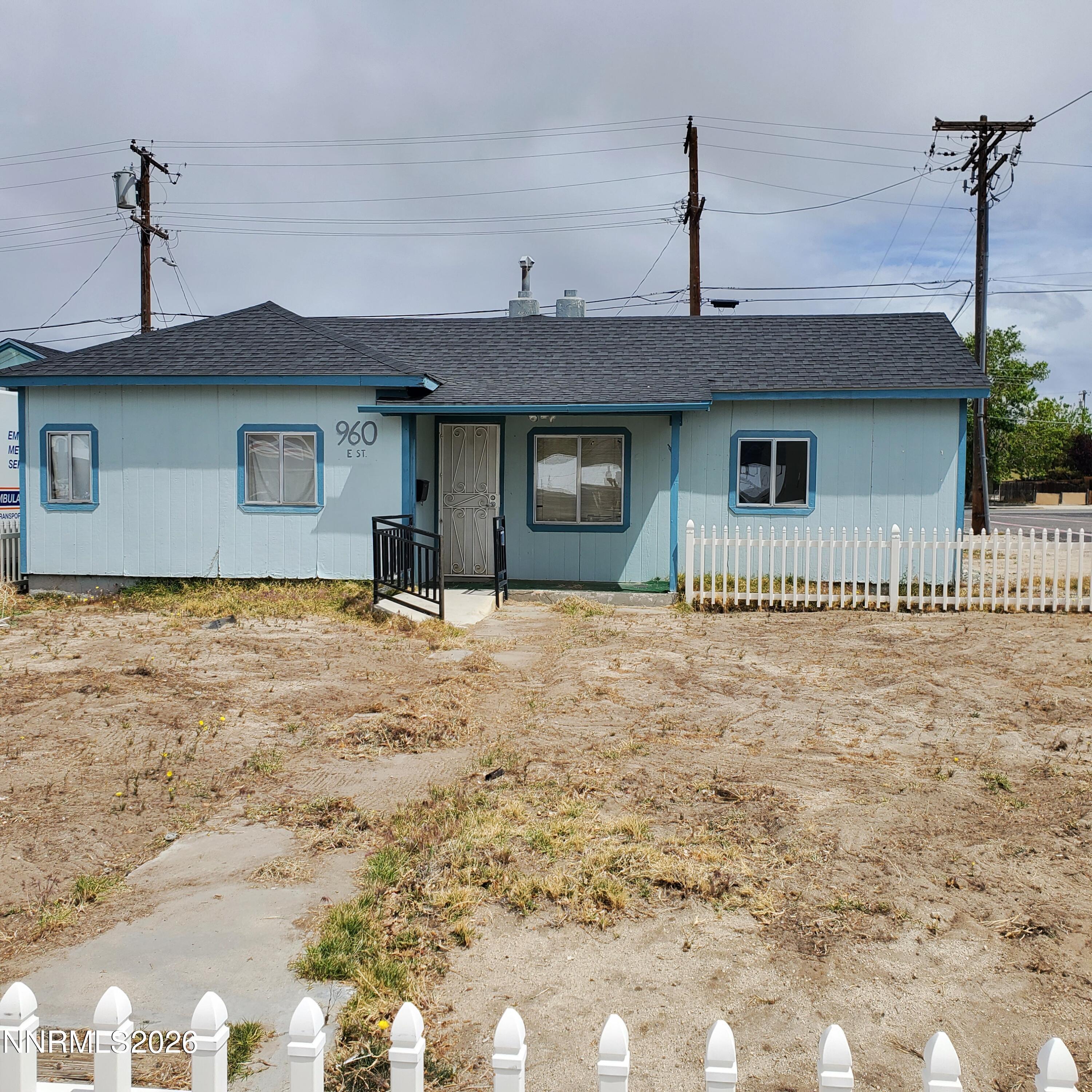960 E Street Property Photo 1