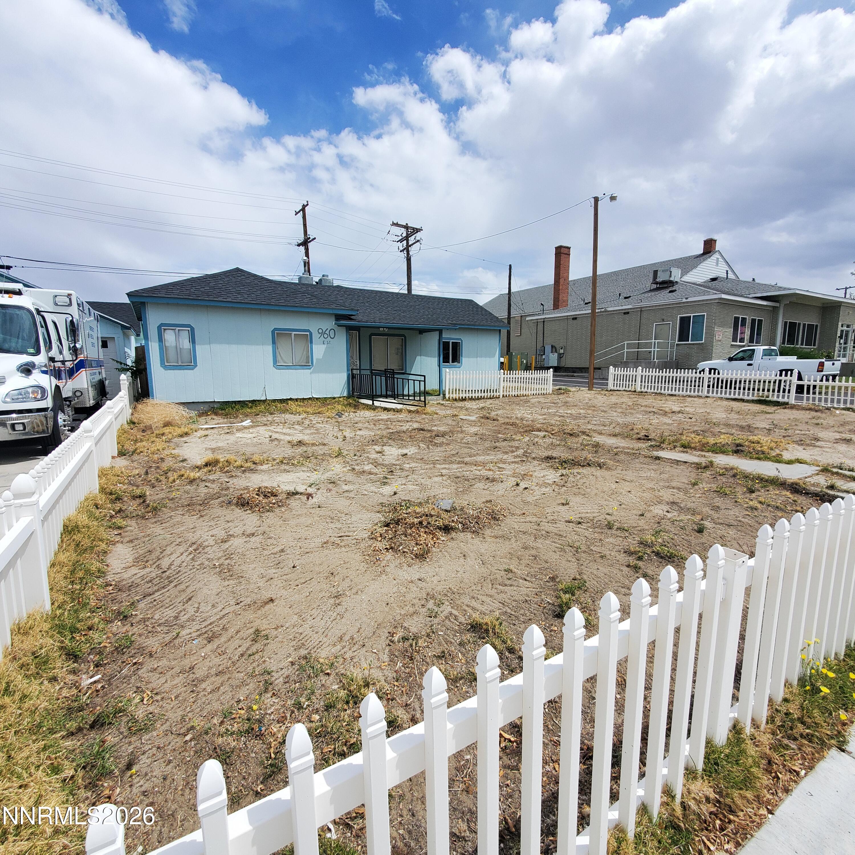960 E Street Property Photo 2