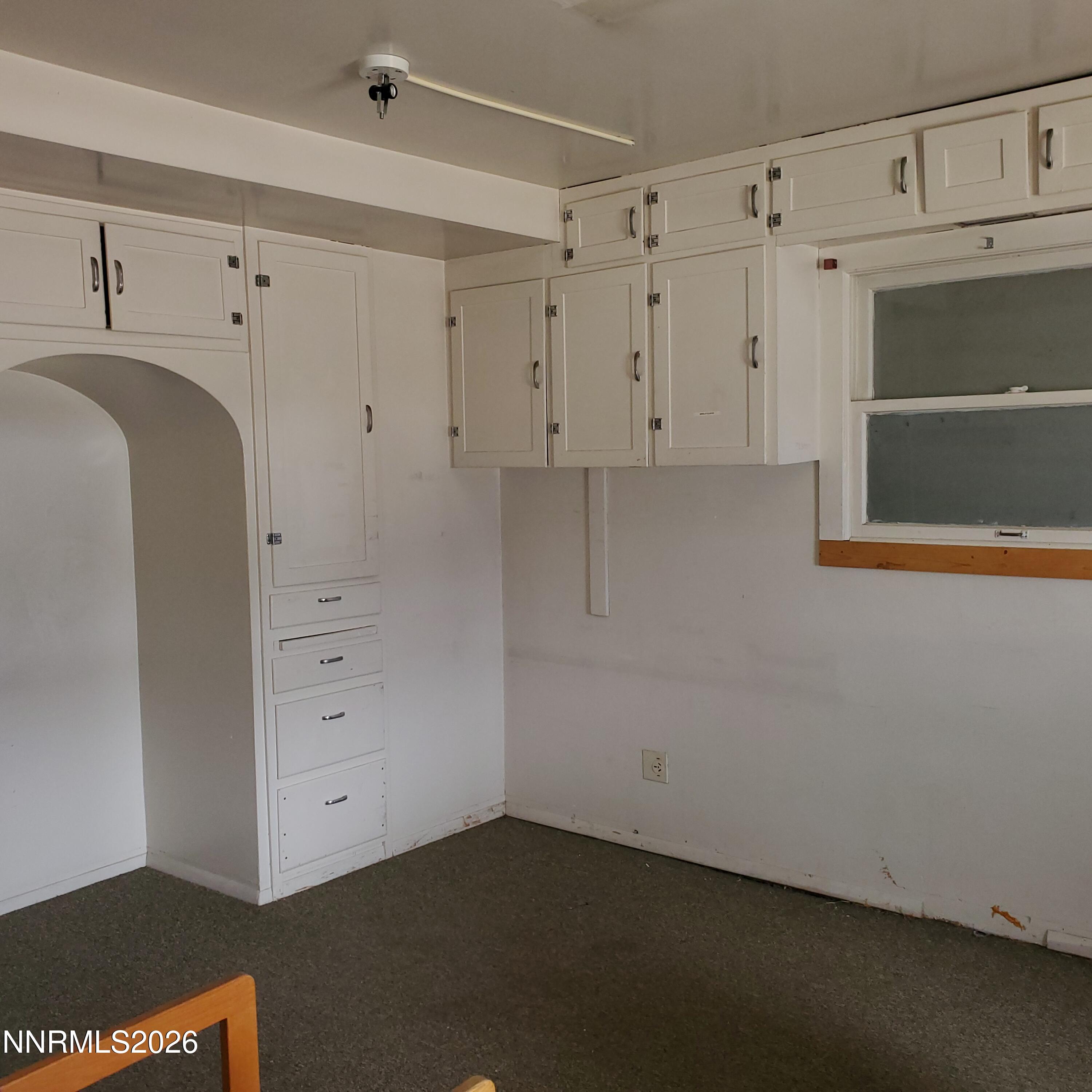 960 E Street Property Photo 4