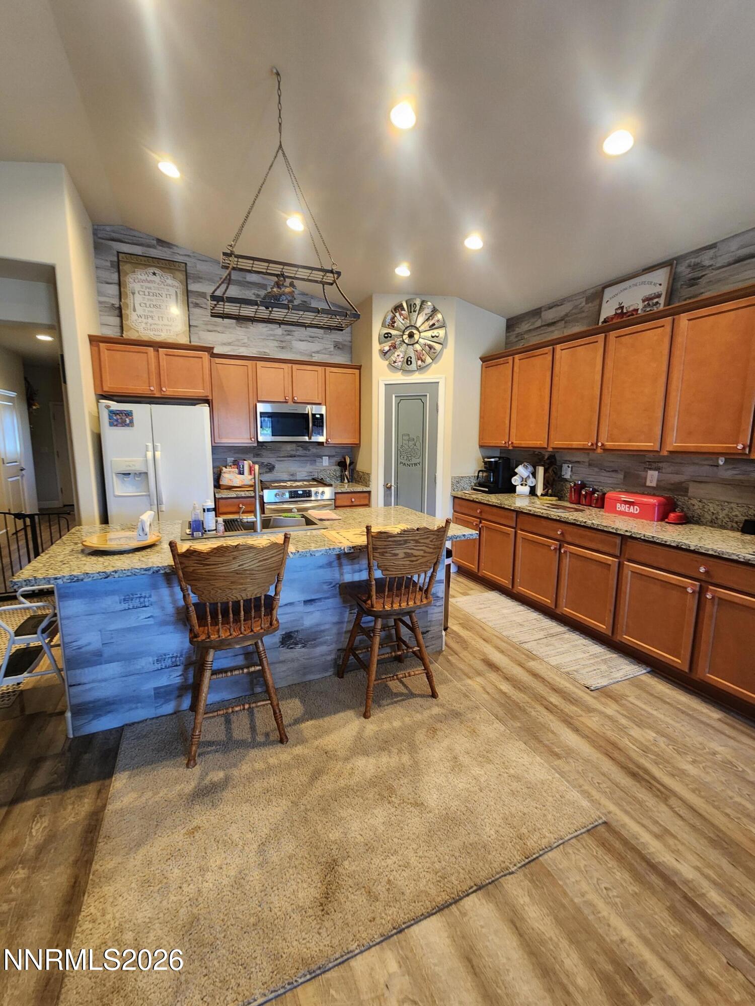 135 Cambridge Drive Property Photo 4
