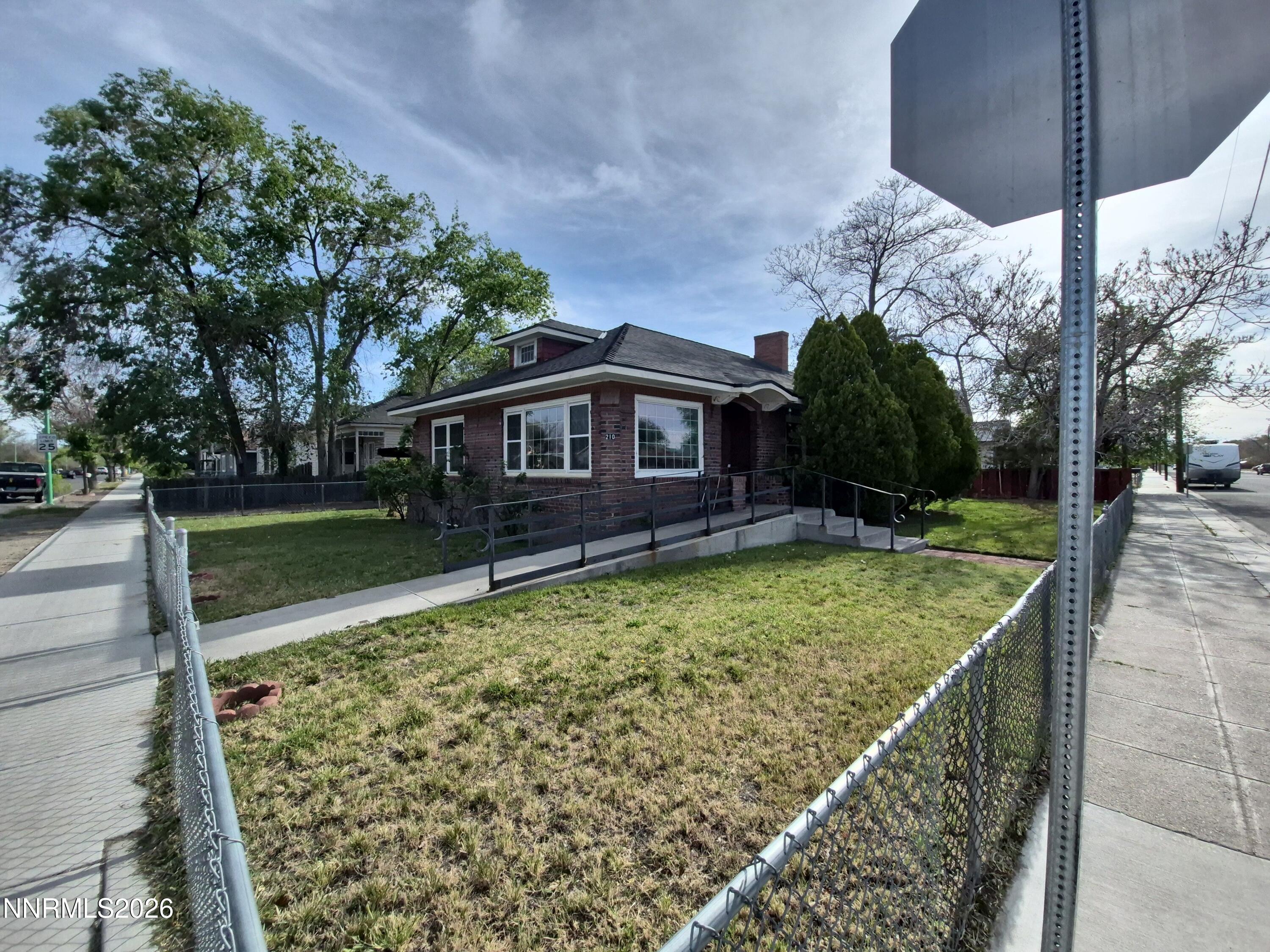 210 S Taylor Street Property Photo 2