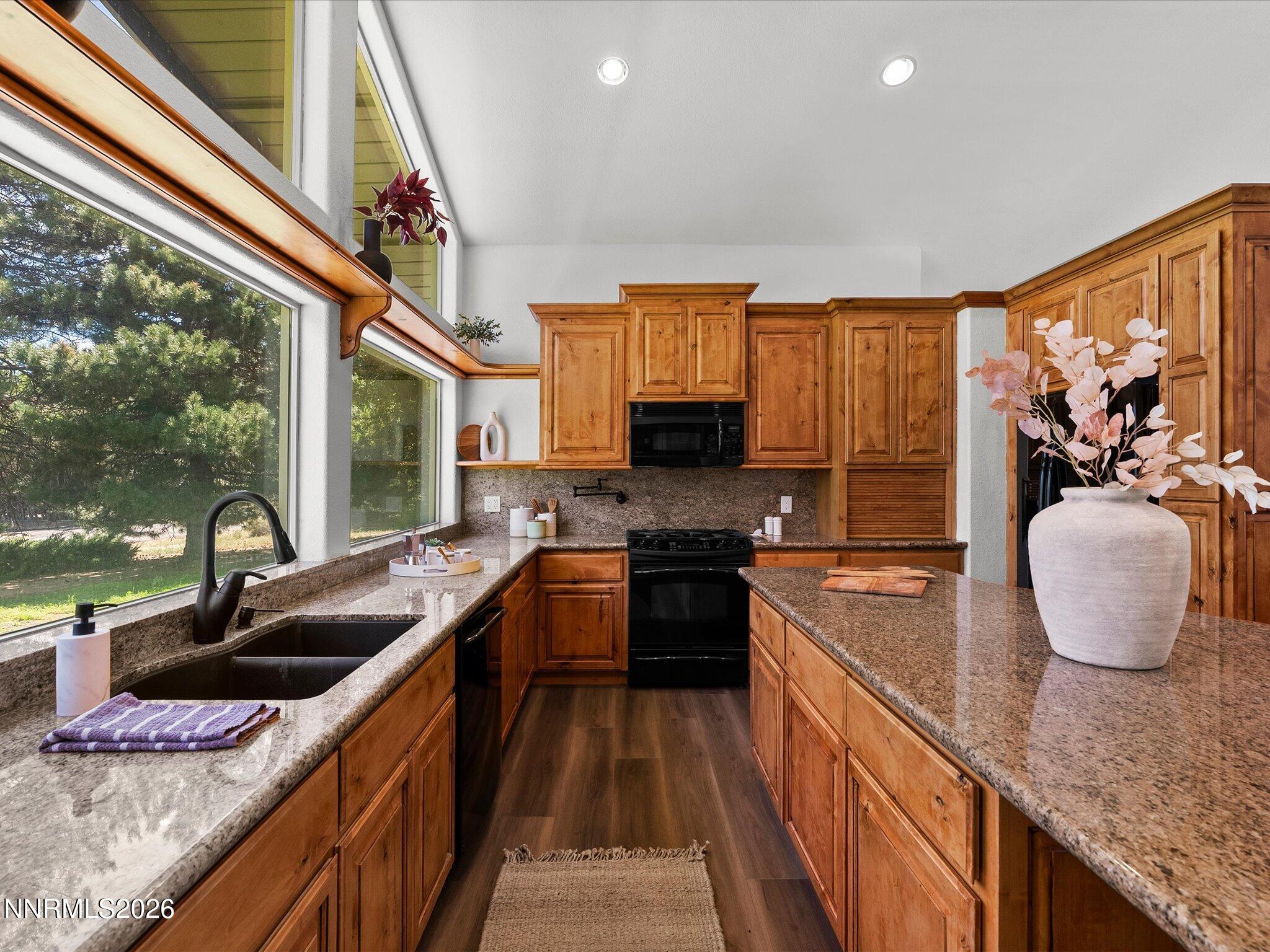 232 Beverly Way Property Photo 11