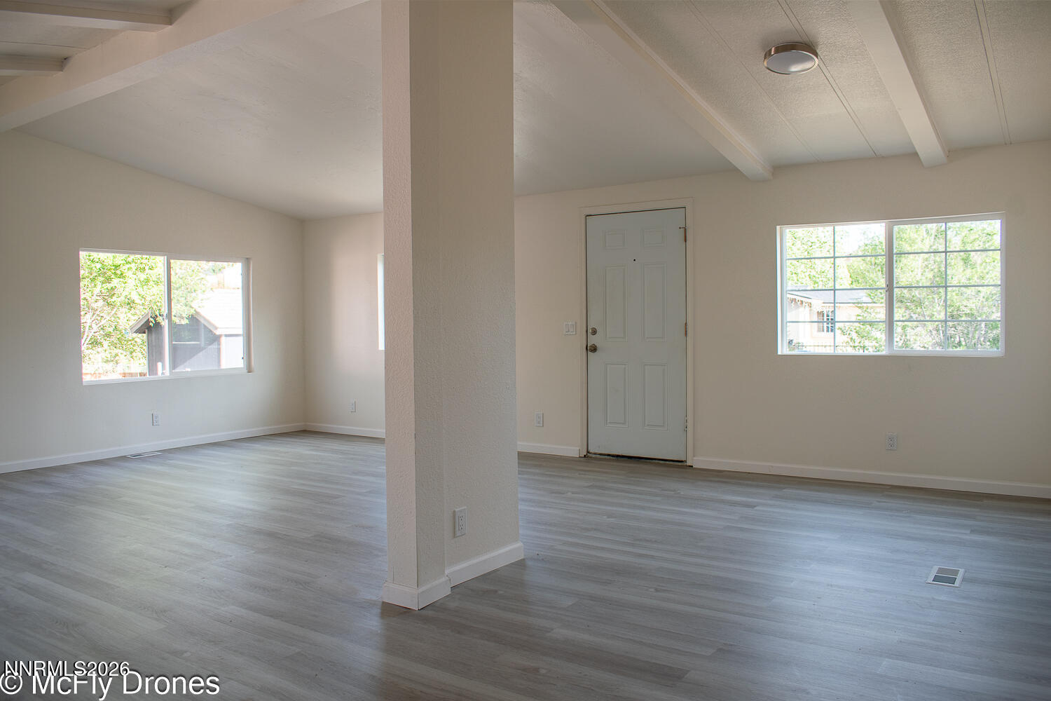 408 E Gepford Parkway Property Photo 4