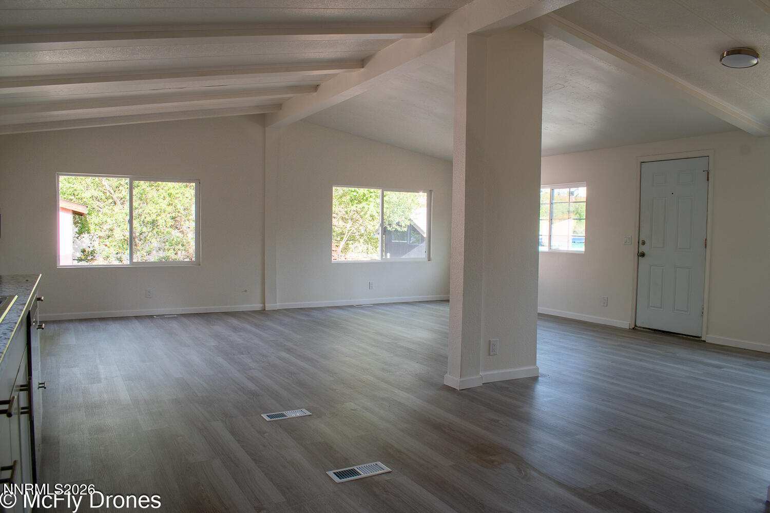 408 E Gepford Parkway Property Photo 6