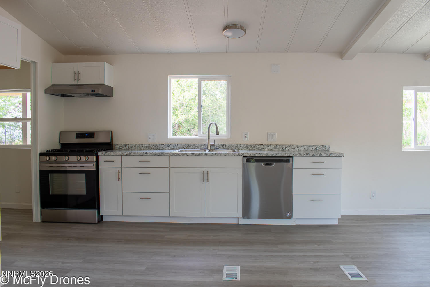 408 E Gepford Parkway Property Photo 8