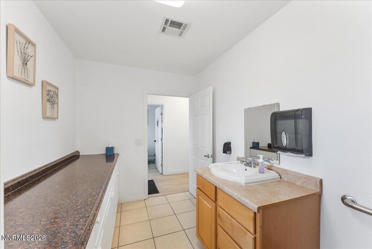 438 Pyramid Way Property Photo 23
