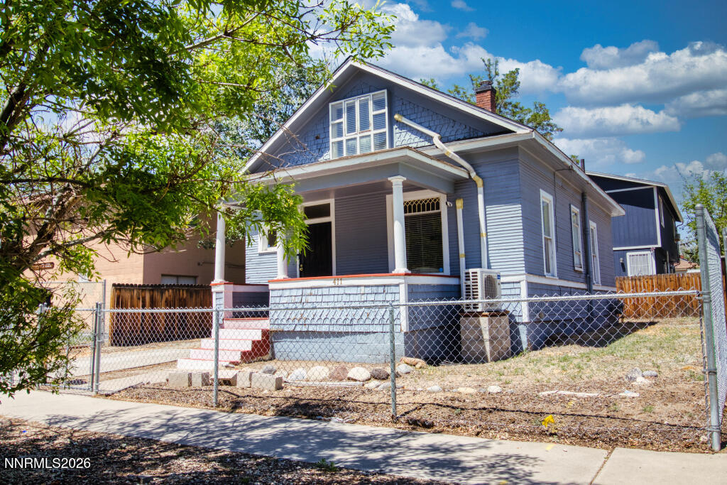 411 E 7th Street Property Photo 1