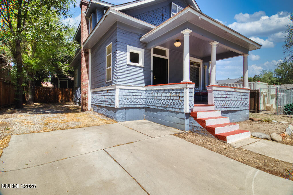 411 E 7th Street Property Photo 2