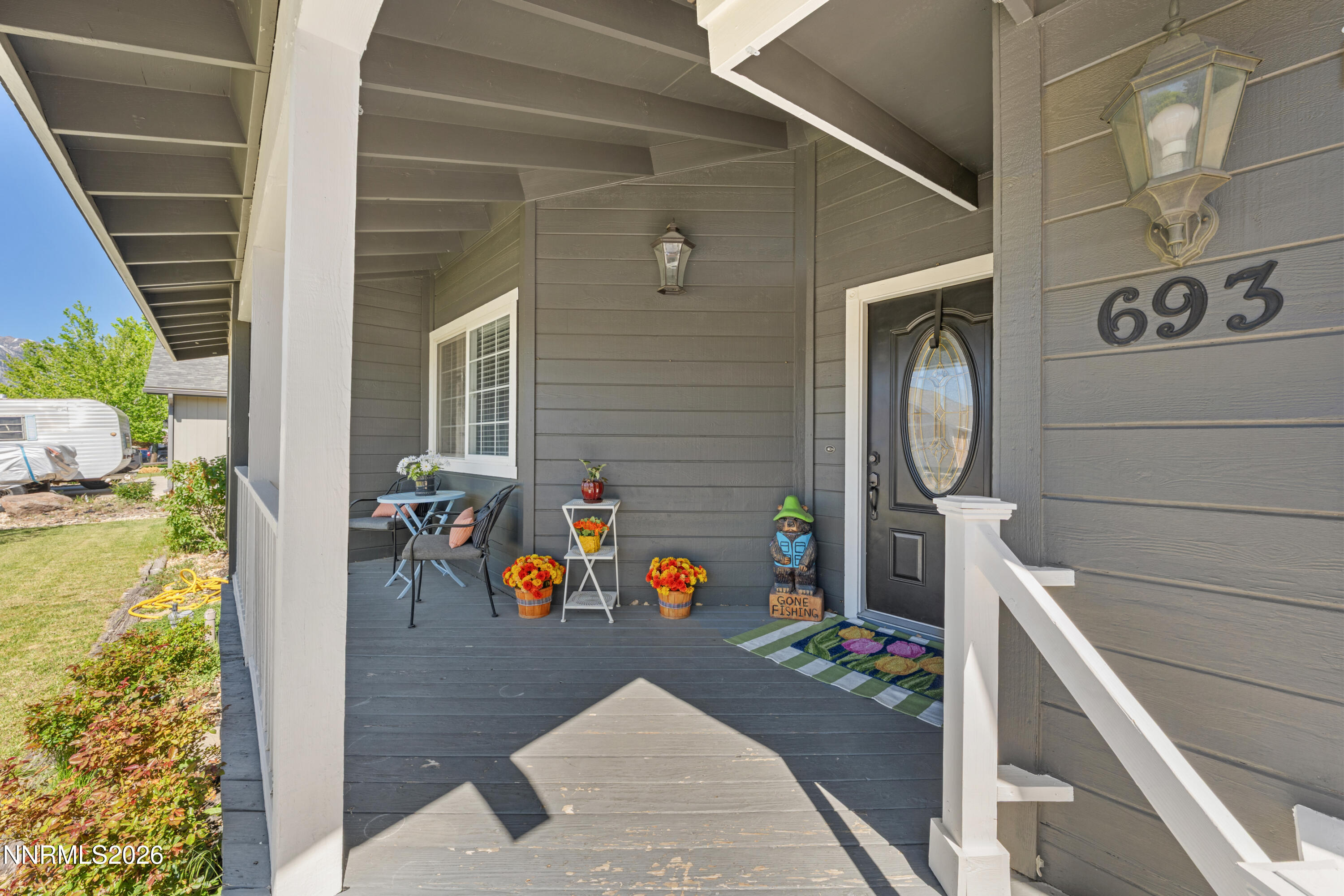 693 Lassen Way Property Photo 3
